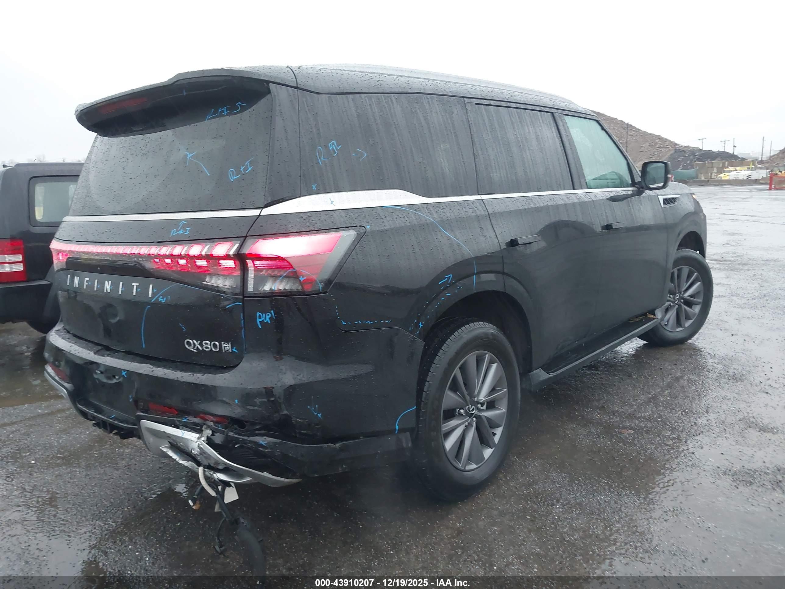 INFINITI QX80 image 4