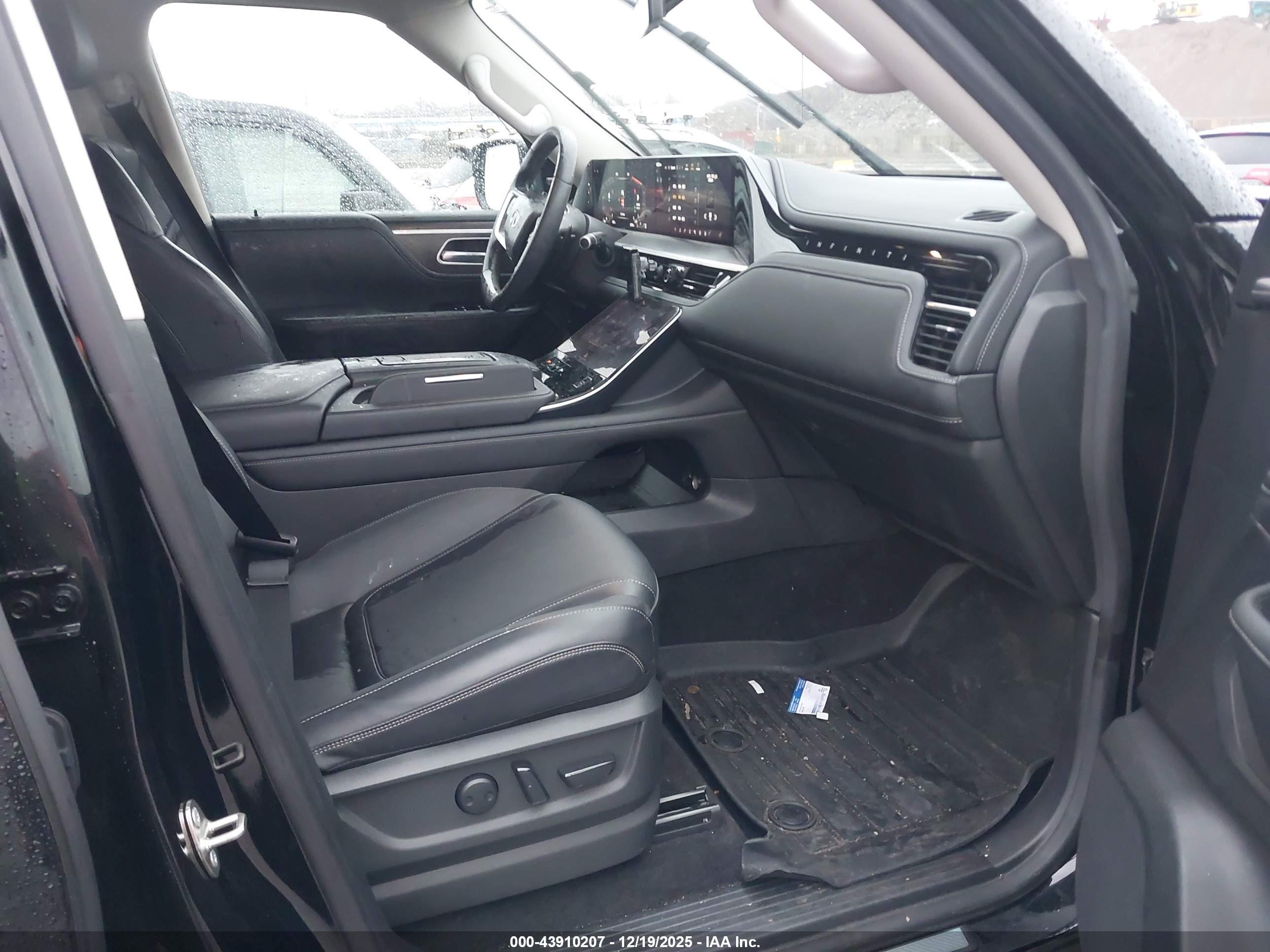 INFINITI QX80 image 5