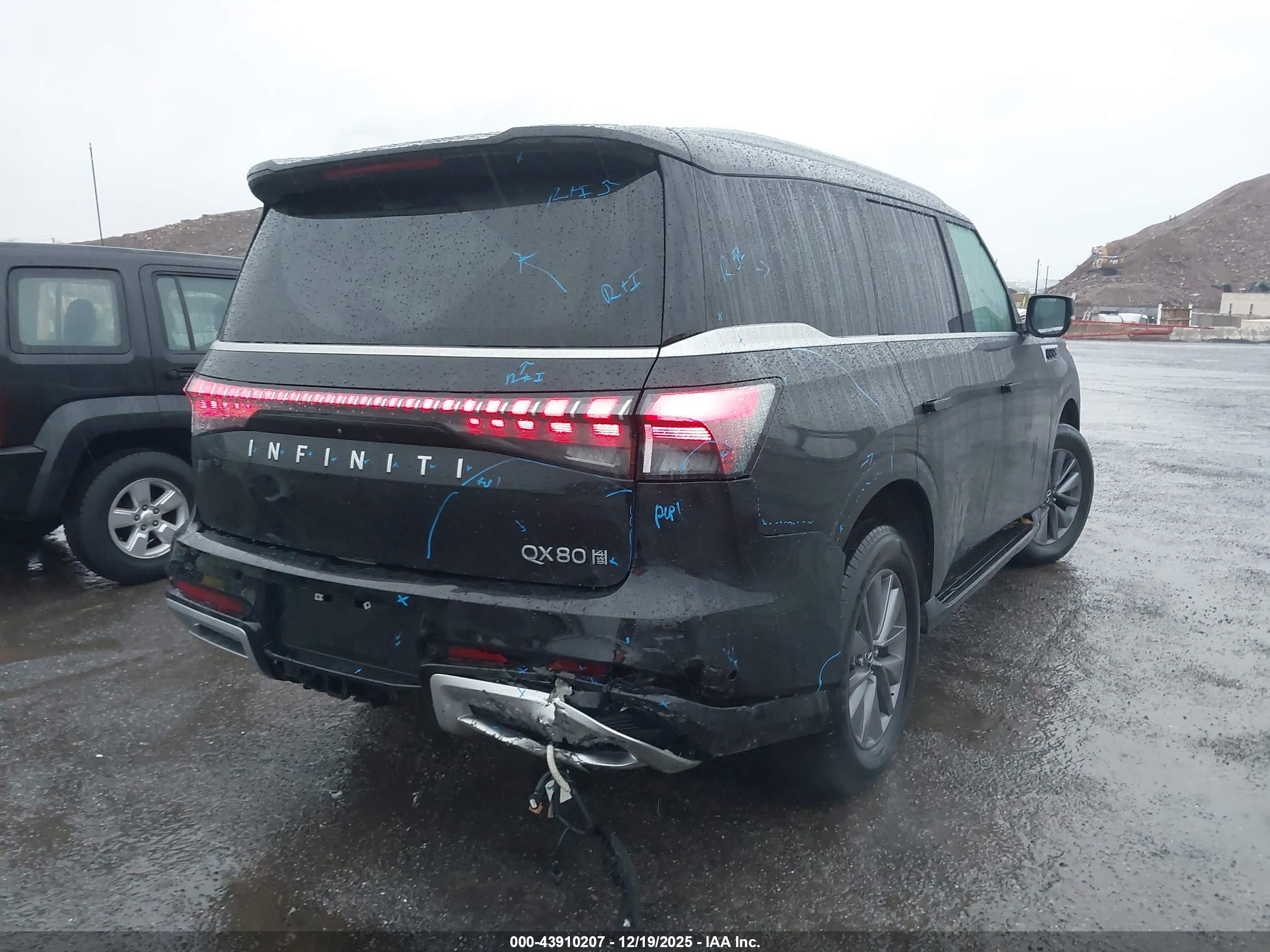 INFINITI QX80 image 6