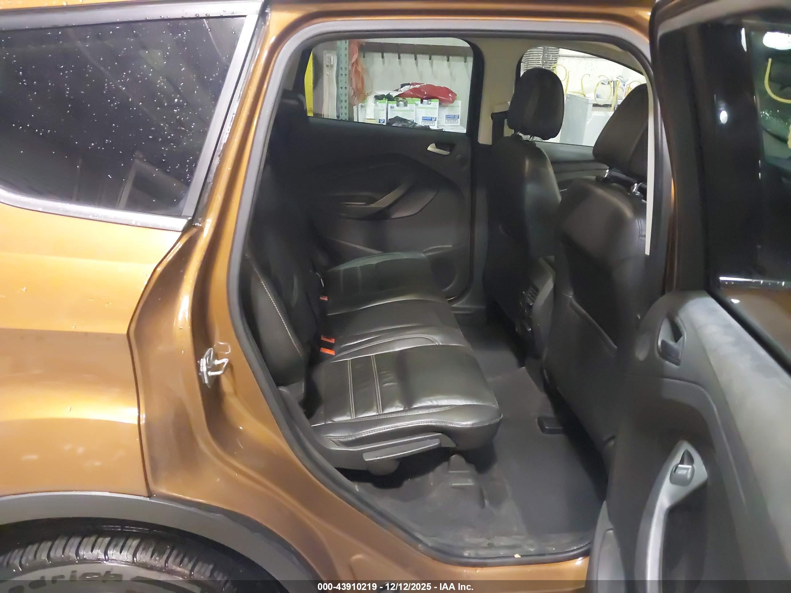 FORD ESCAPE image 8