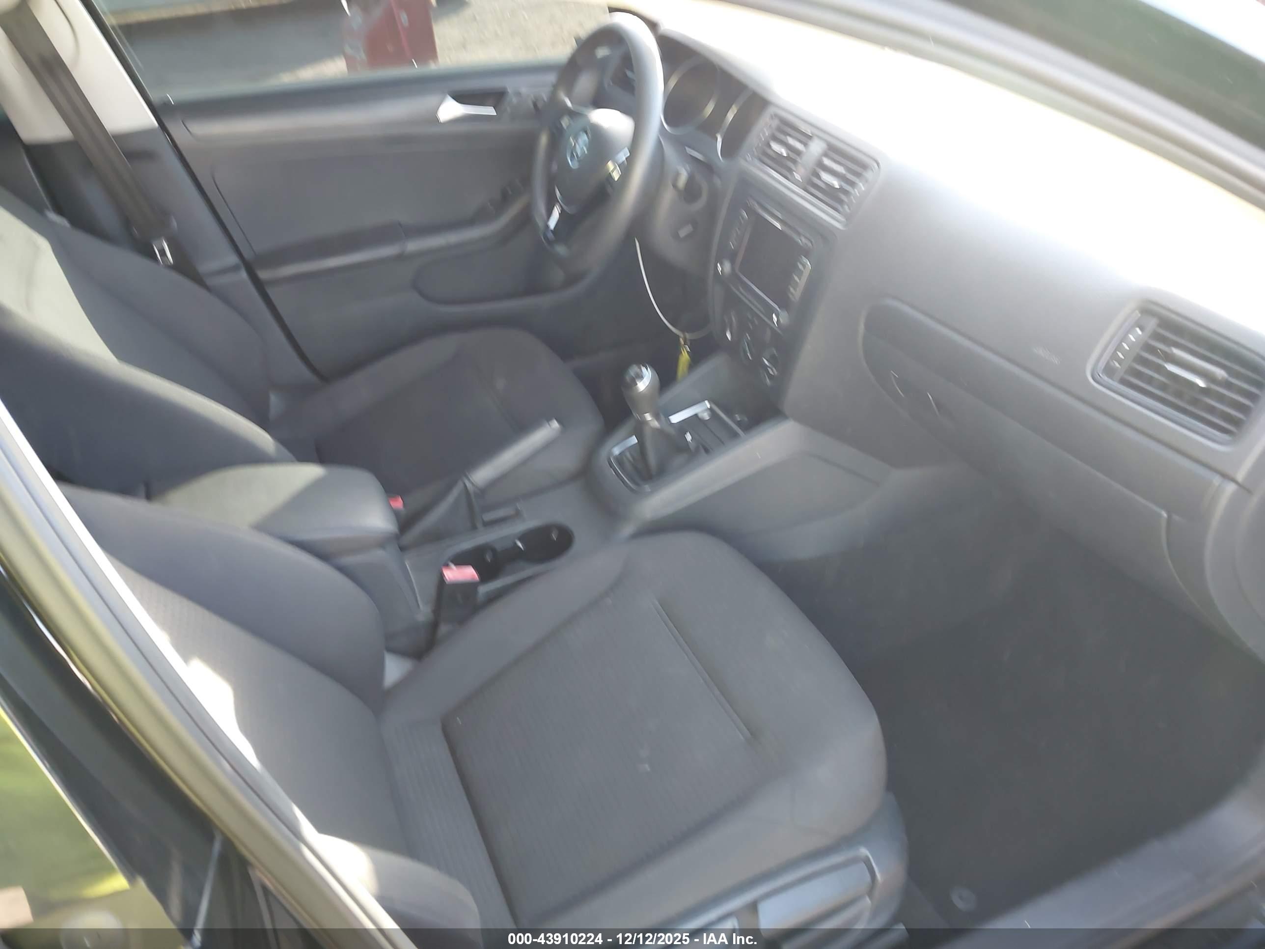 VOLKSWAGEN JETTA image 5