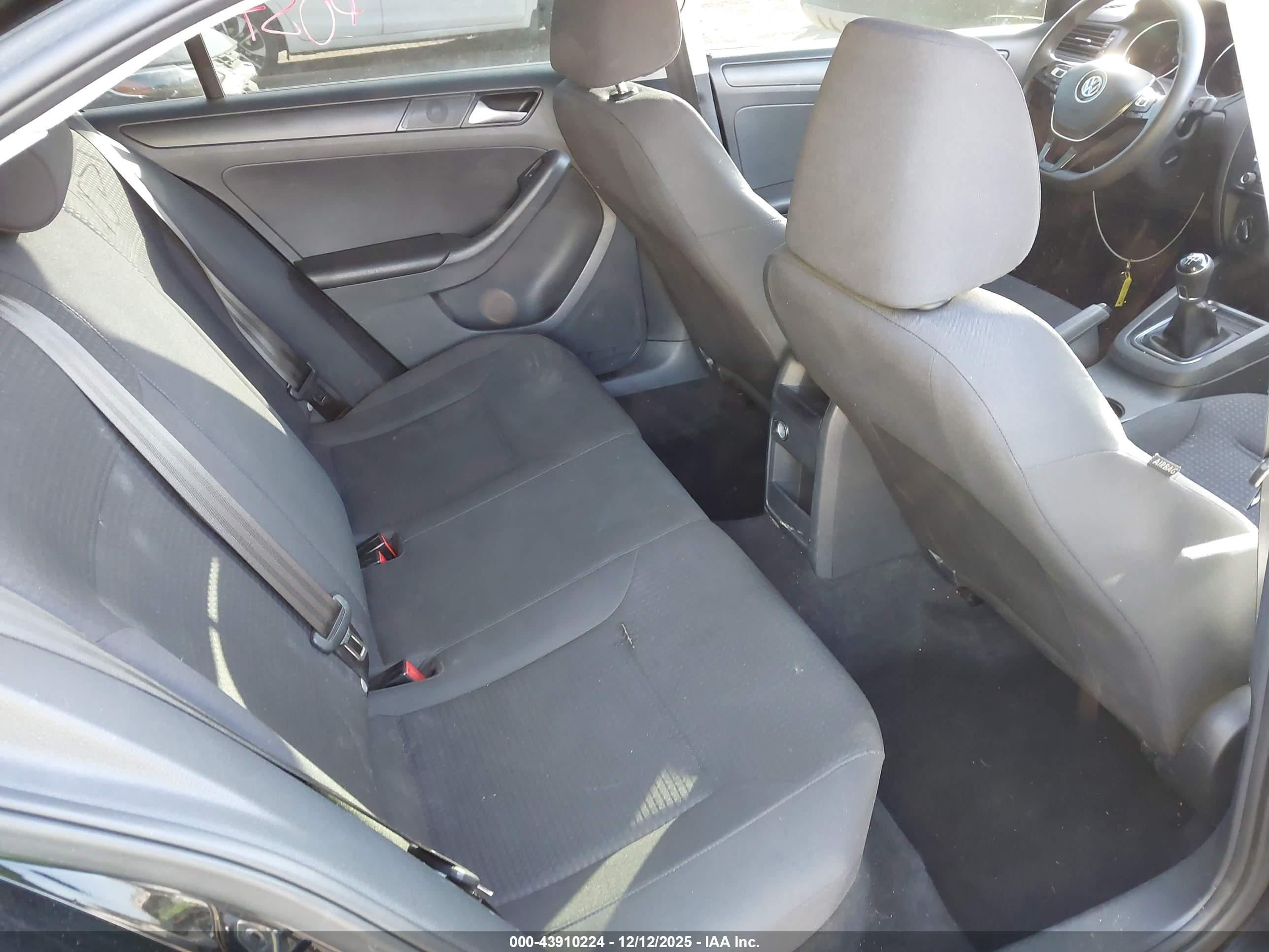 VOLKSWAGEN JETTA image 8