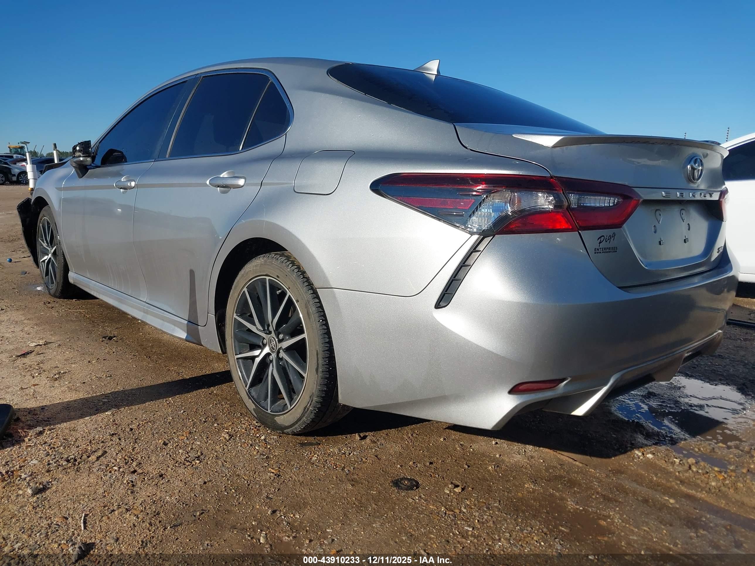 TOYOTA CAMRY image 3