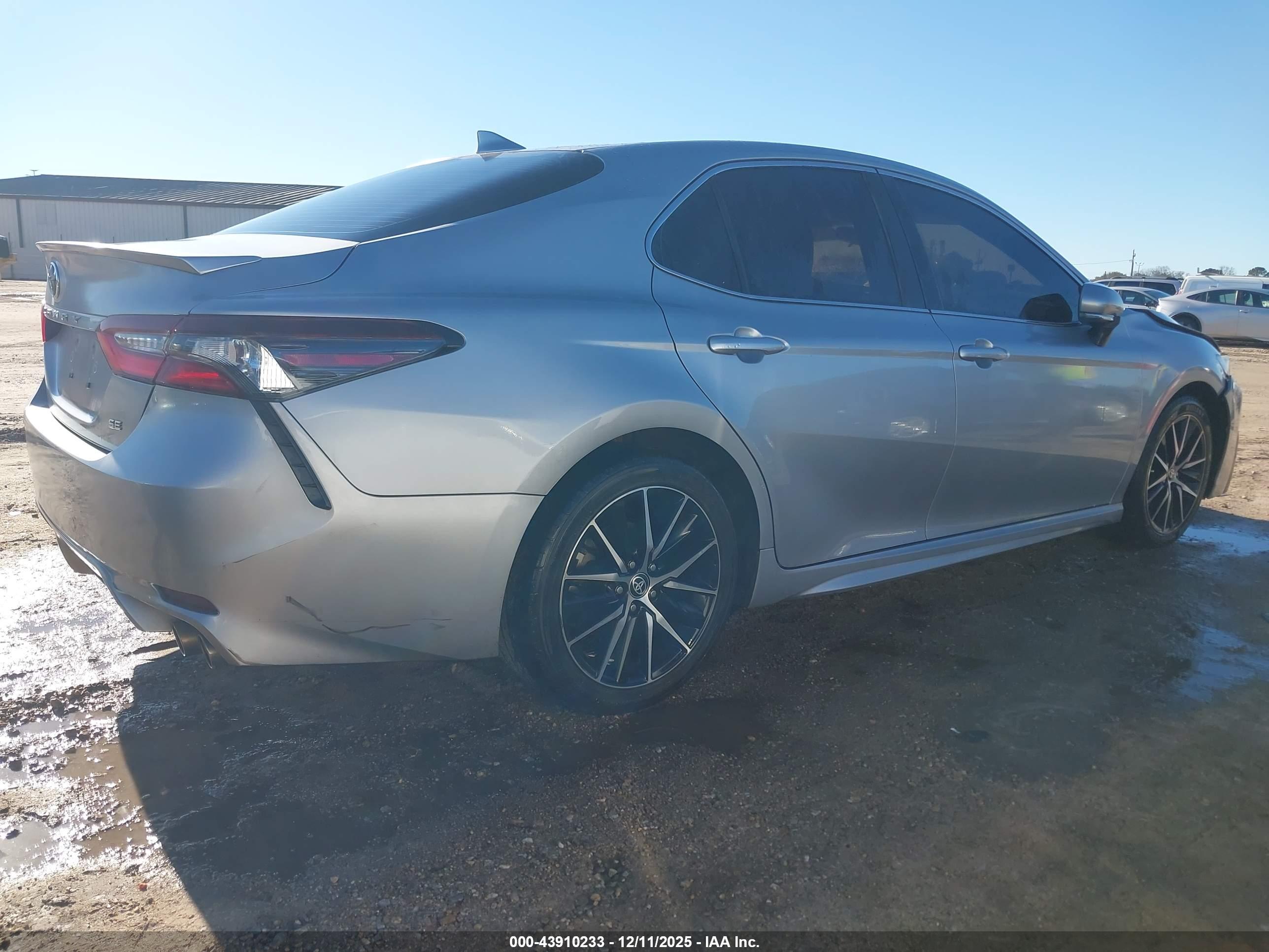 TOYOTA CAMRY image 4