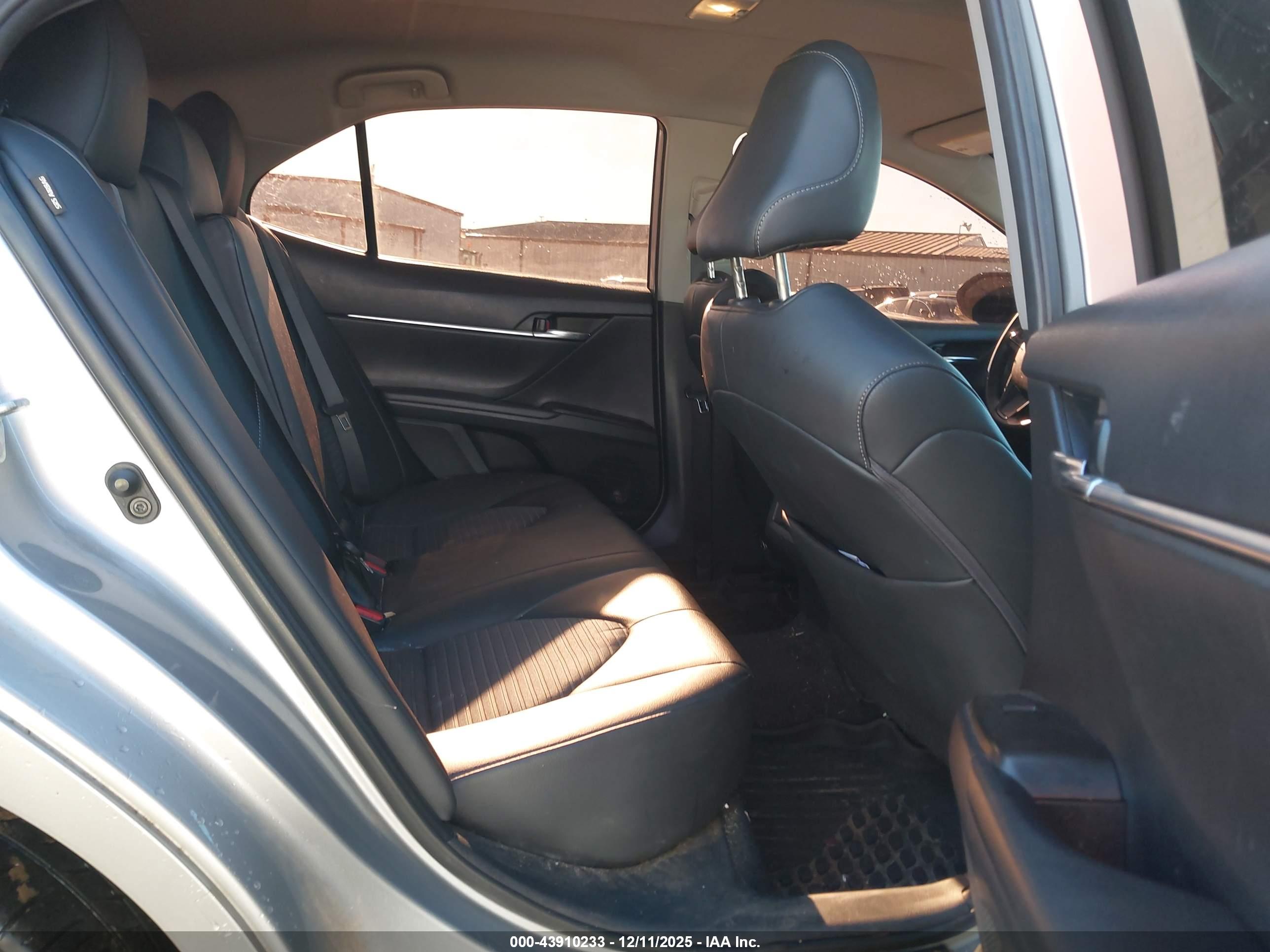 TOYOTA CAMRY image 8