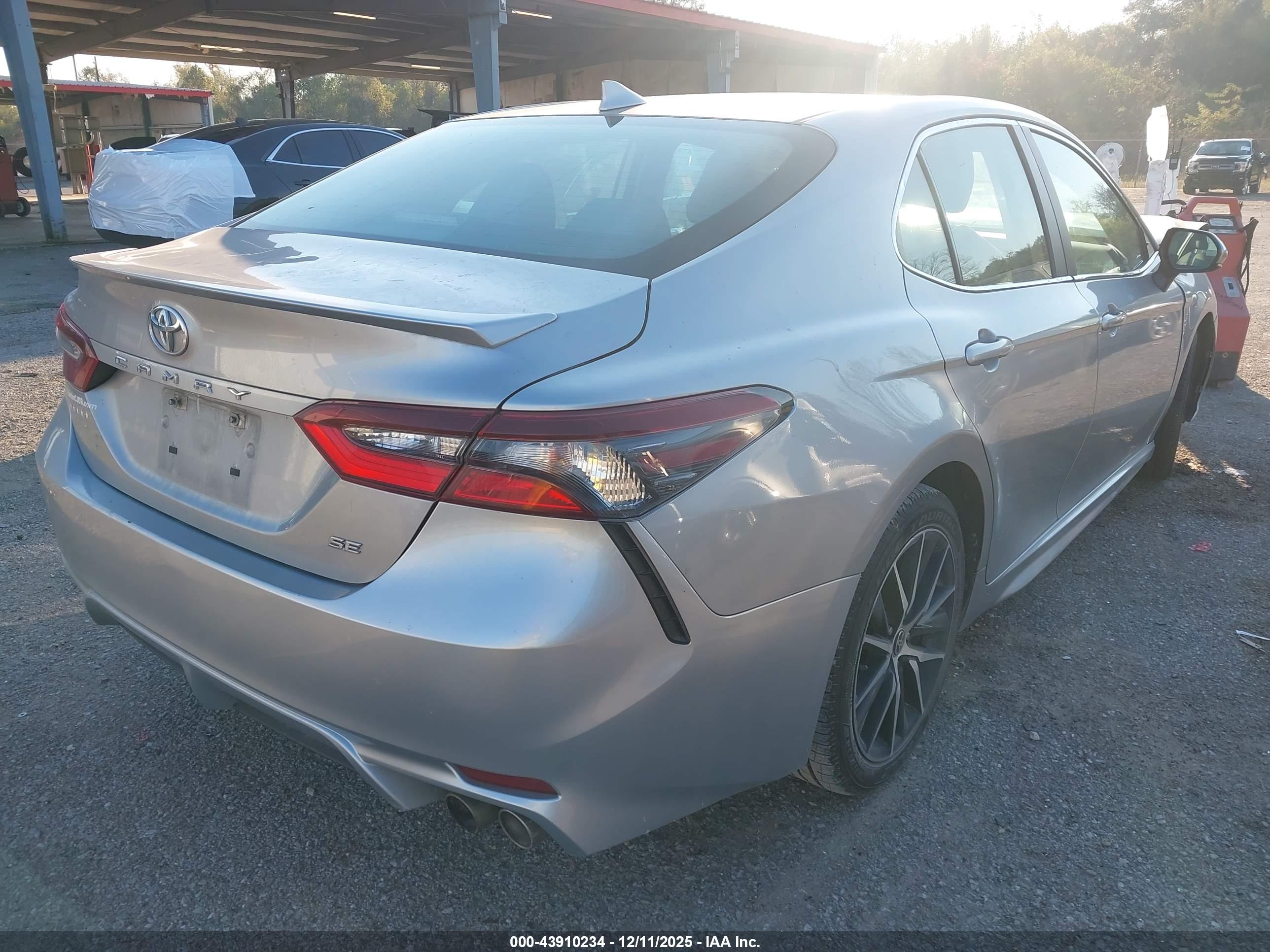 TOYOTA CAMRY image 4