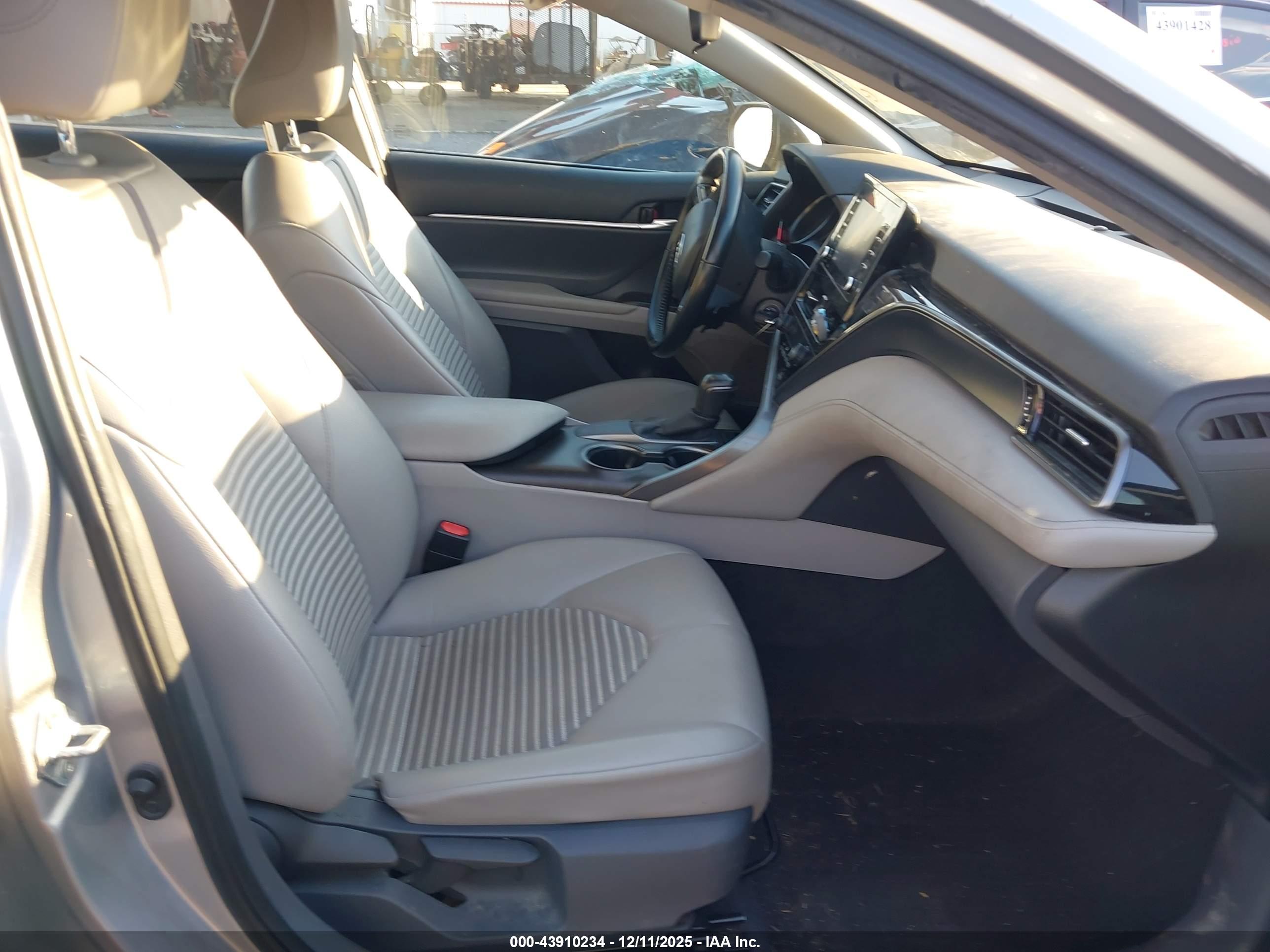 TOYOTA CAMRY image 5