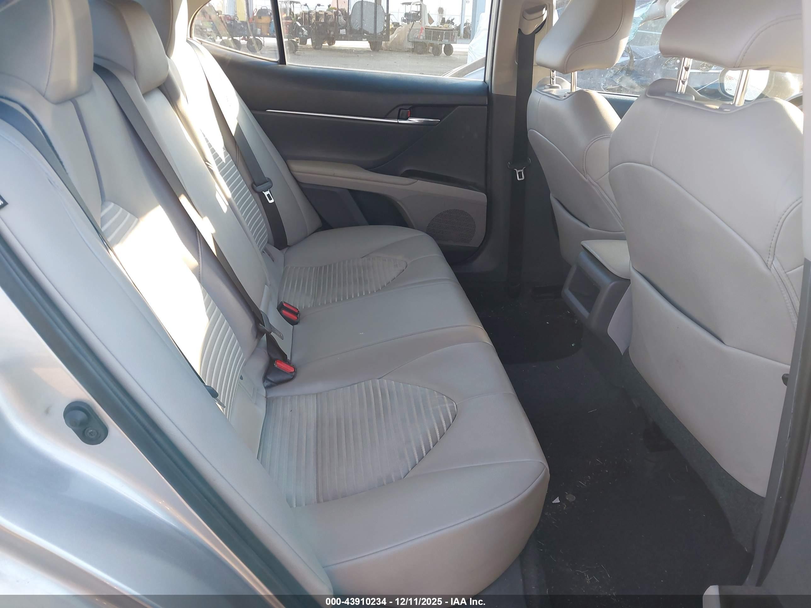 TOYOTA CAMRY image 8