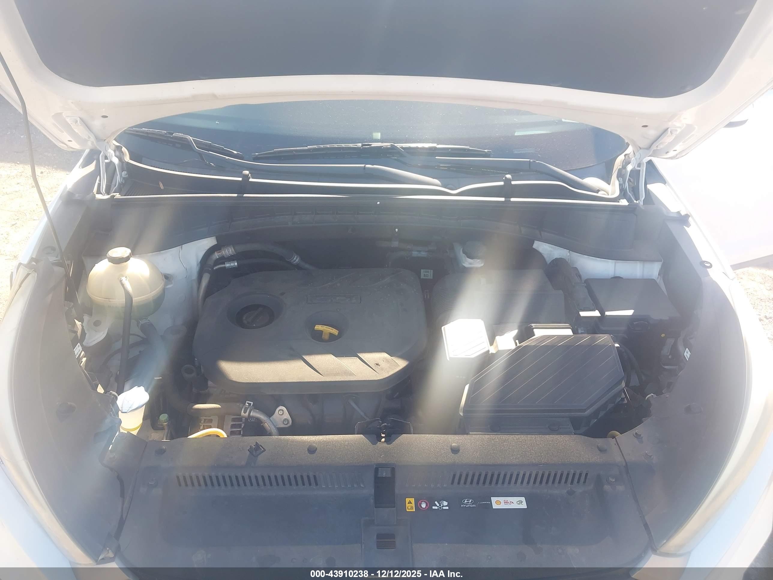 HYUNDAI TUCSON image 10