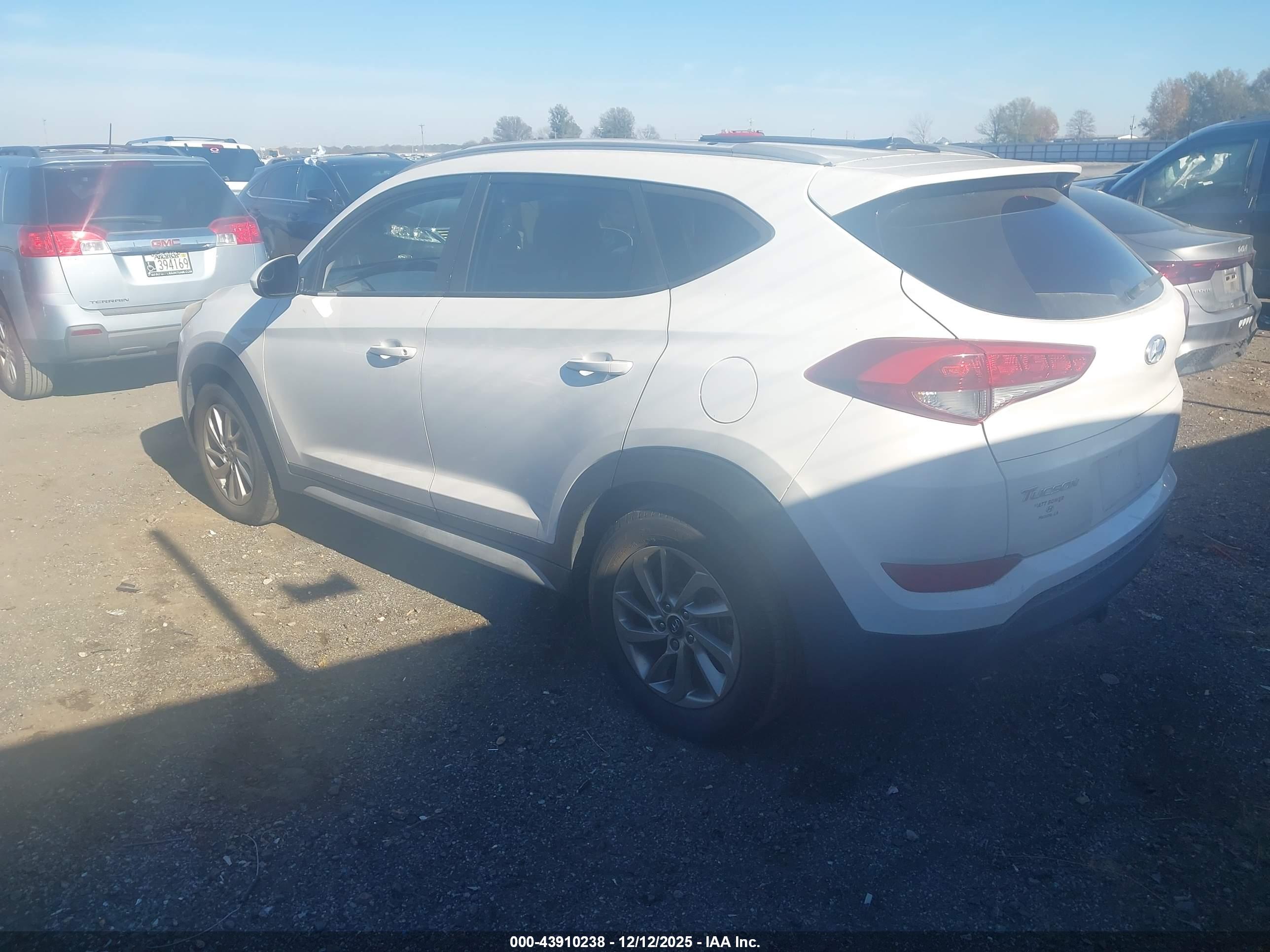 HYUNDAI TUCSON image 3