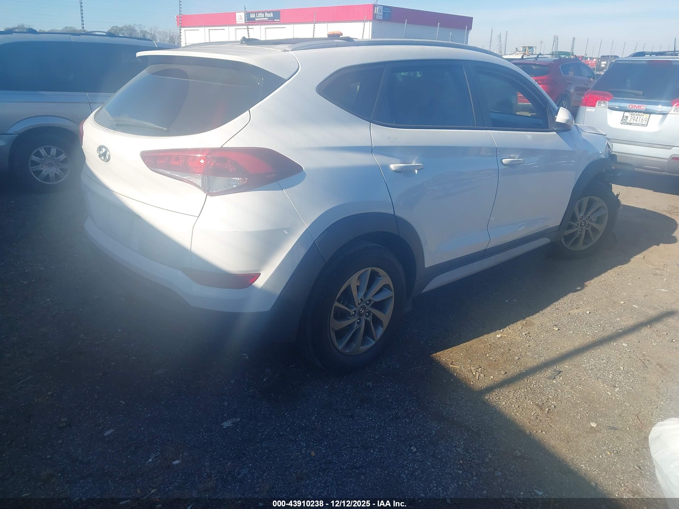 HYUNDAI TUCSON image 4
