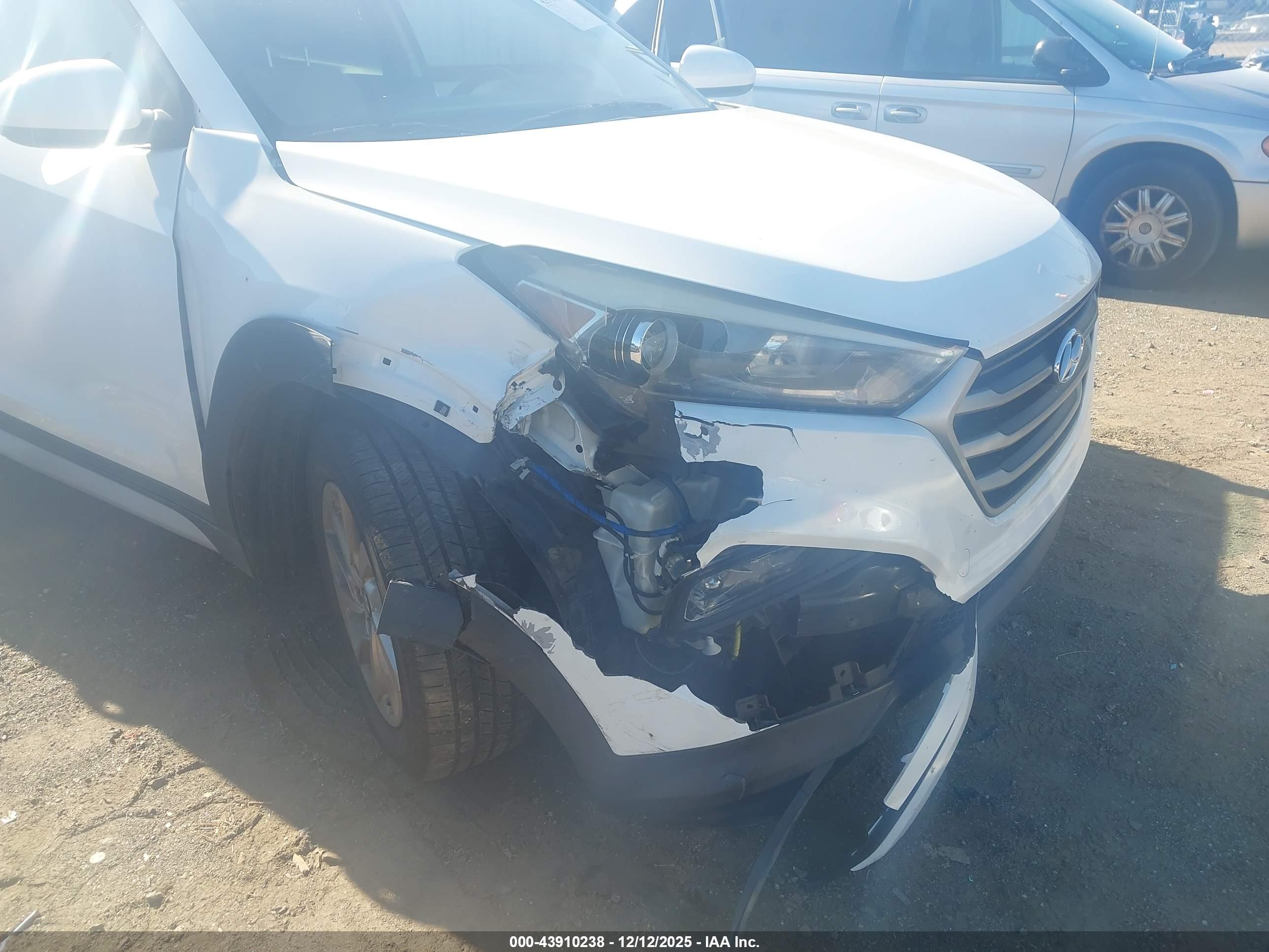 HYUNDAI TUCSON image 6