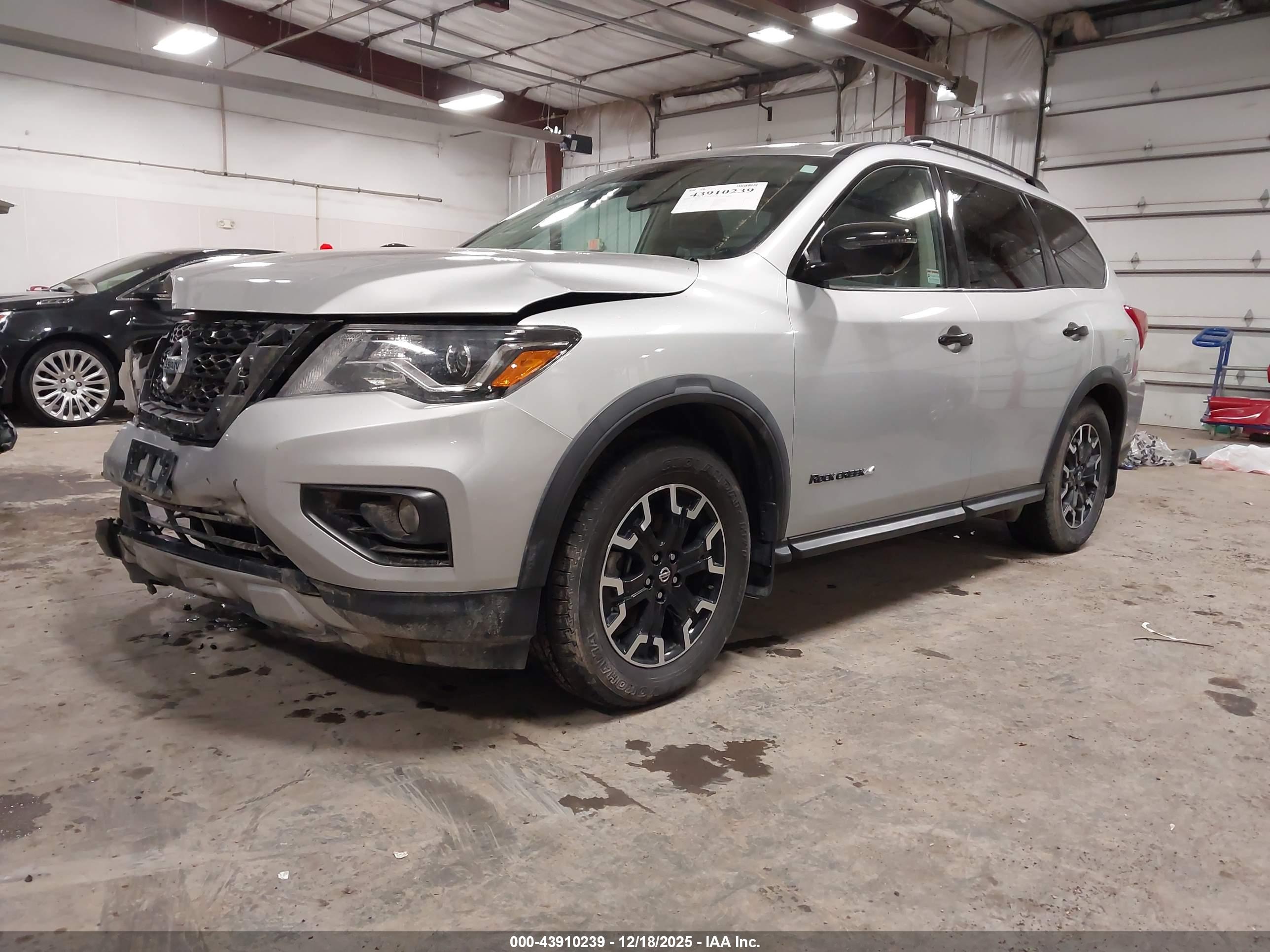 NISSAN PATHFINDER image 2