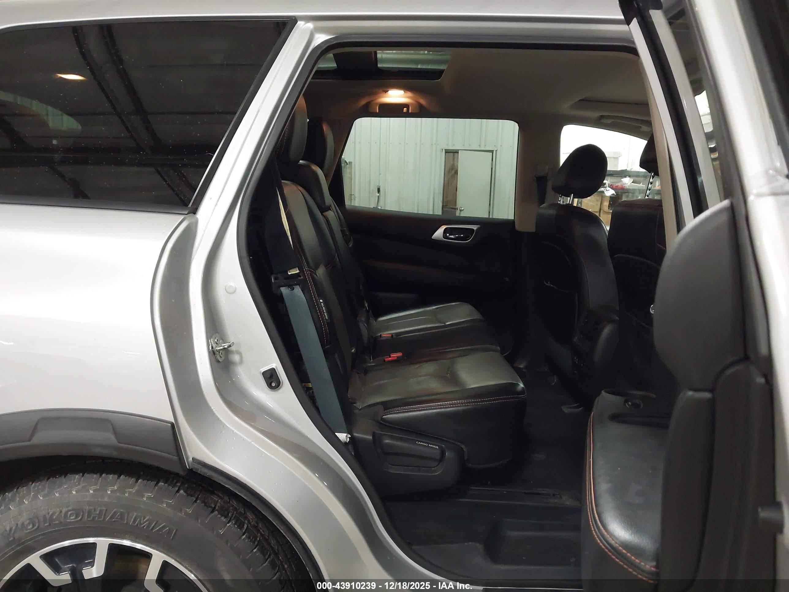 NISSAN PATHFINDER image 8
