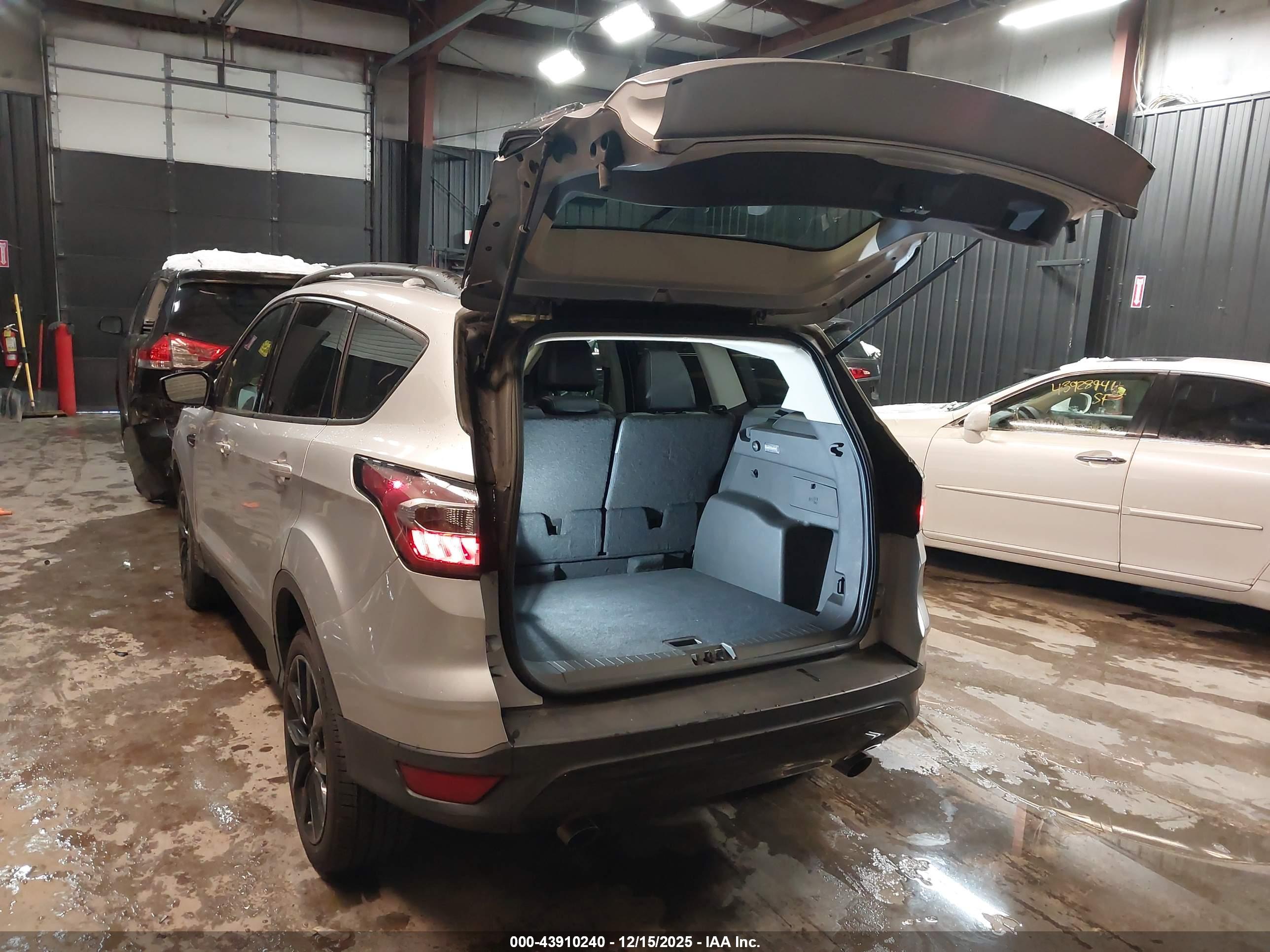 FORD ESCAPE image 3