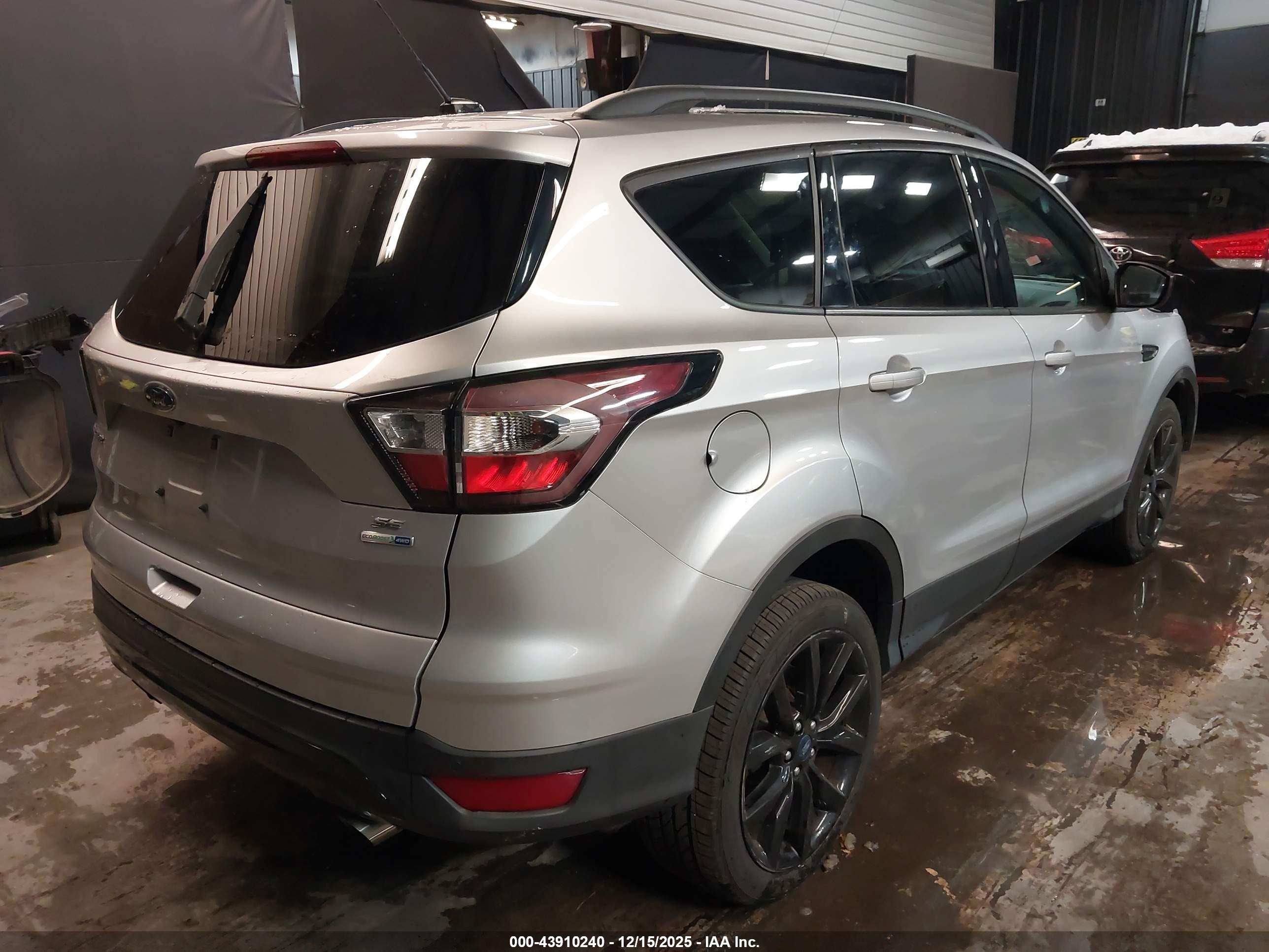 FORD ESCAPE image 4