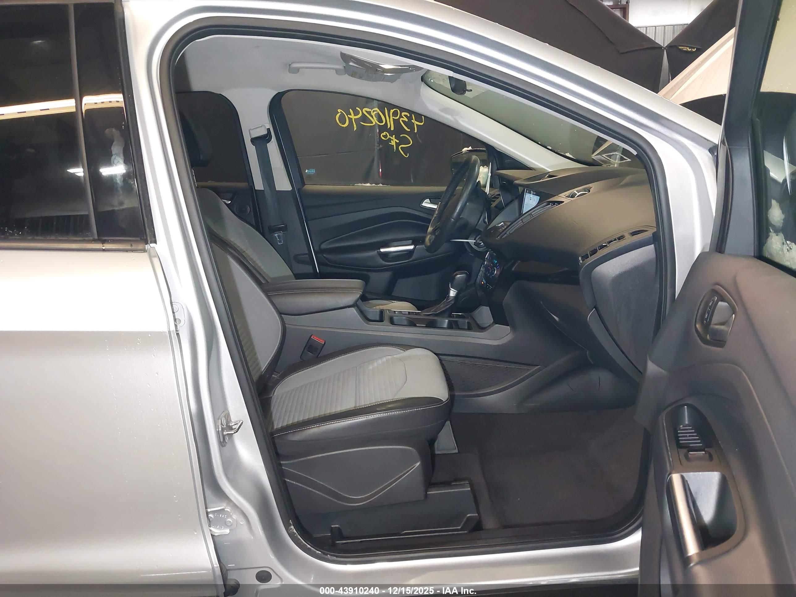 FORD ESCAPE image 5