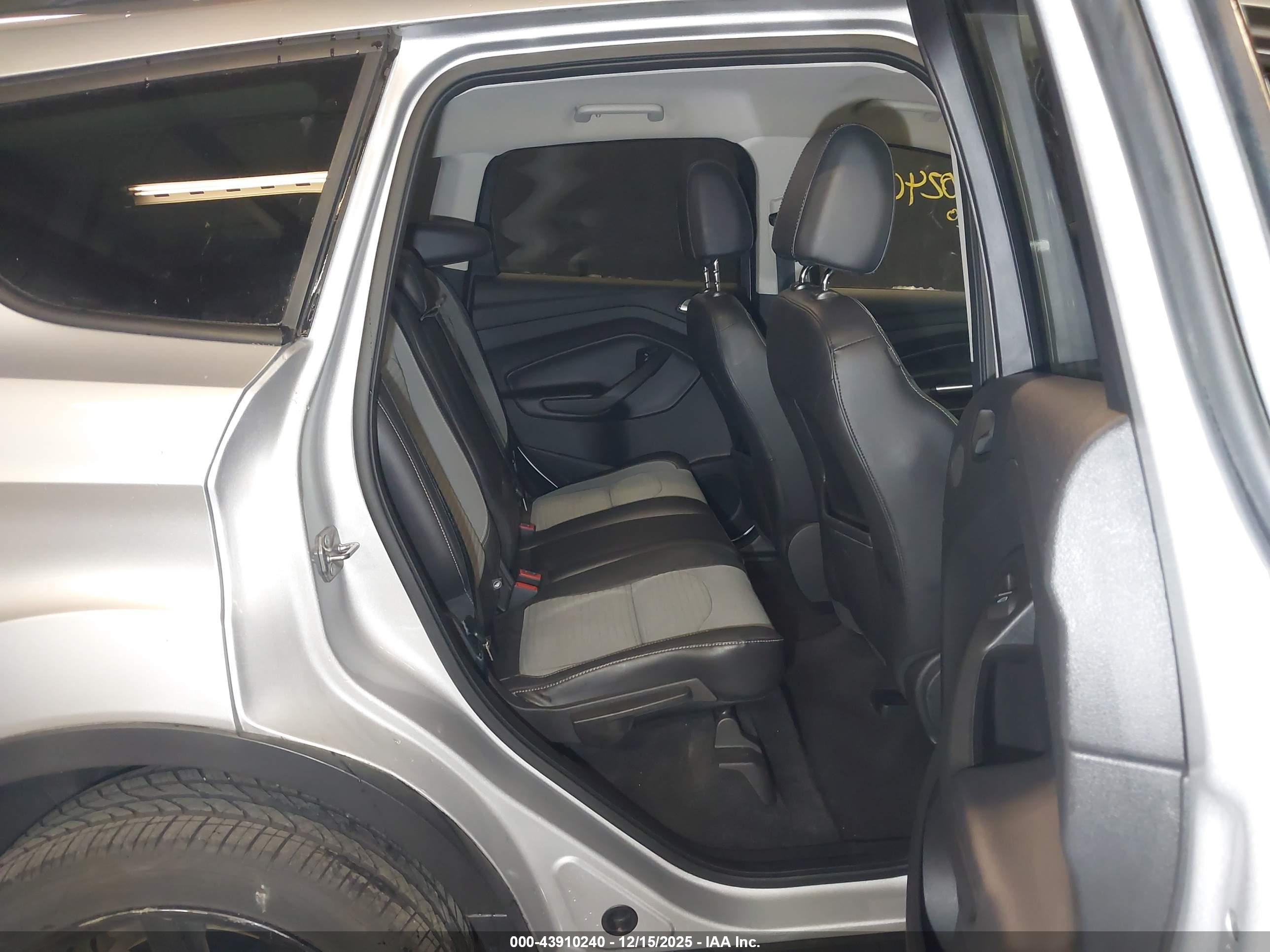 FORD ESCAPE image 8