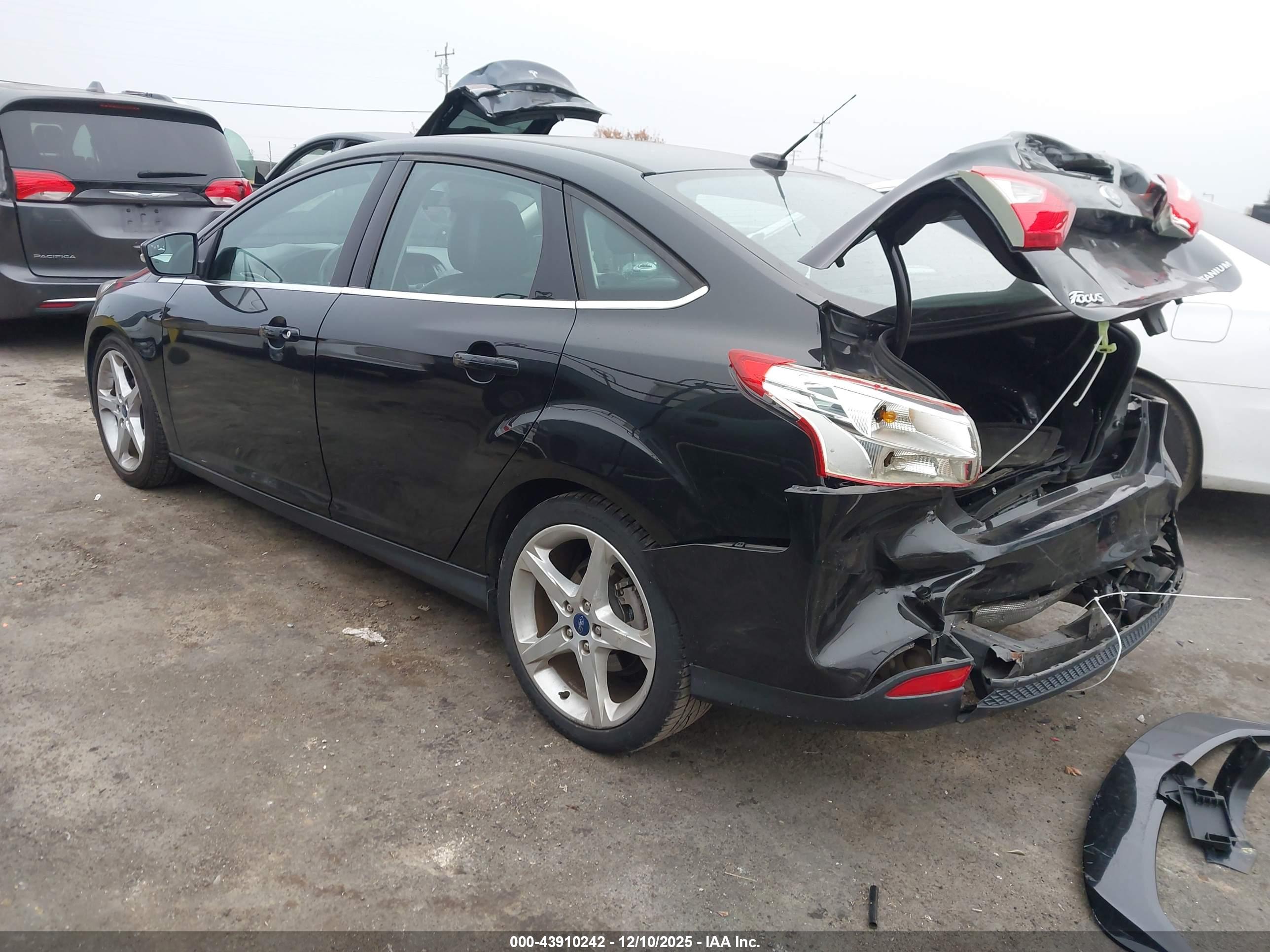 FORD FOCUS image 3