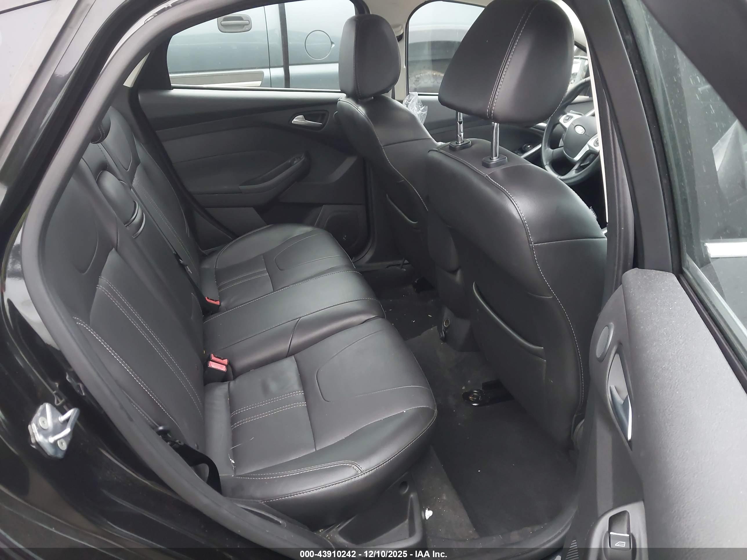 FORD FOCUS image 8