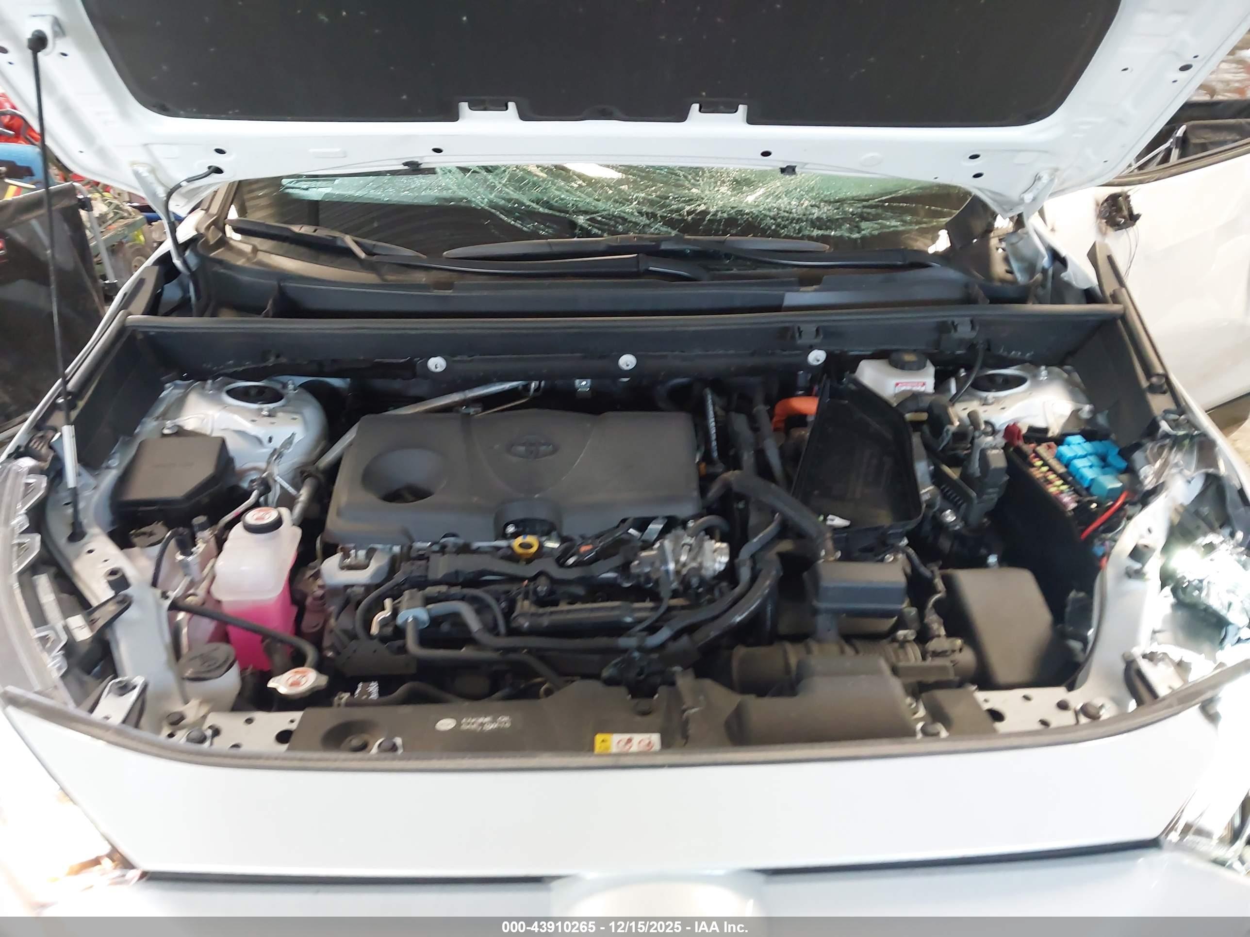 TOYOTA RAV4 image 10