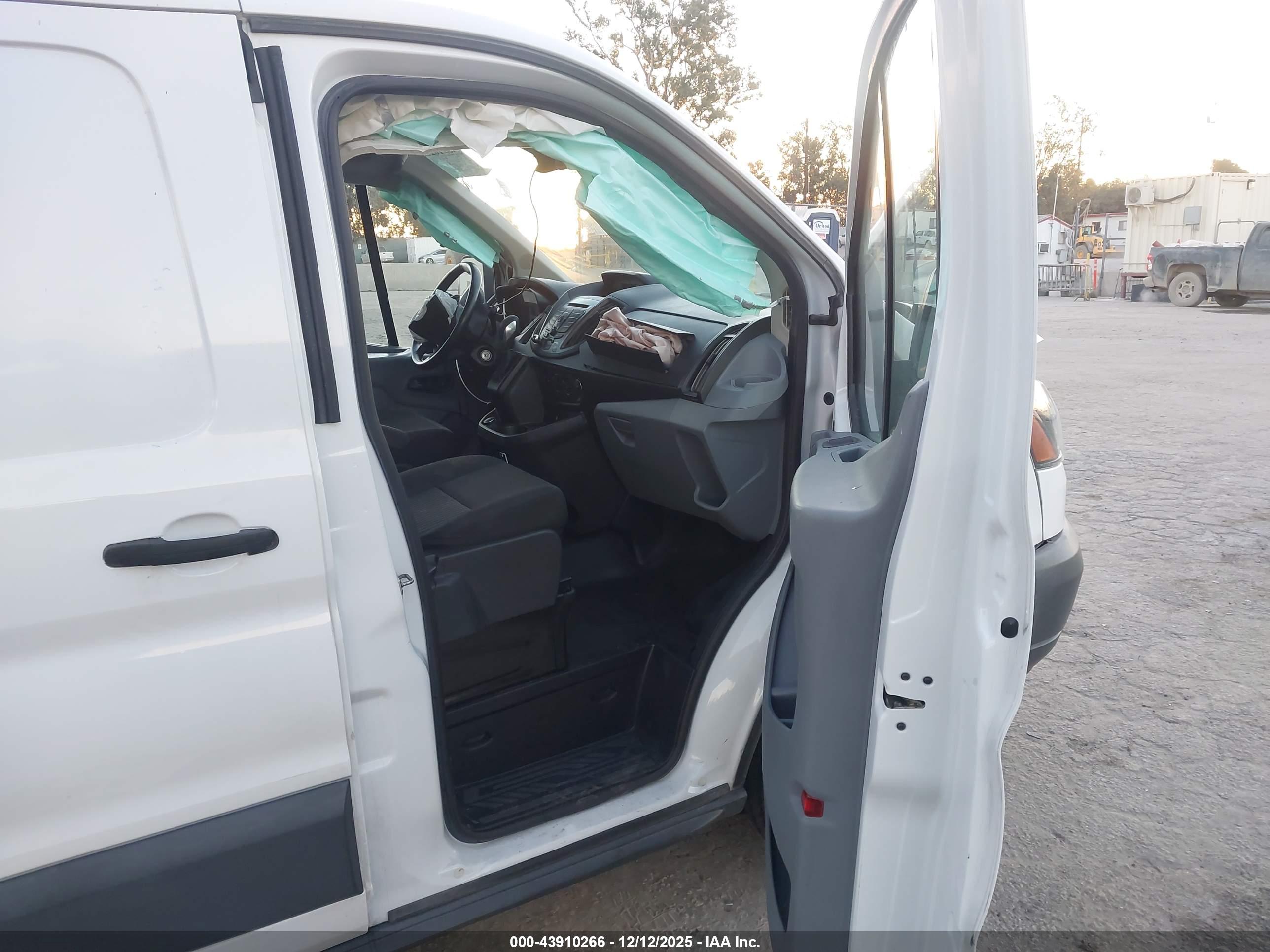 FORD TRANSIT-150 image 5