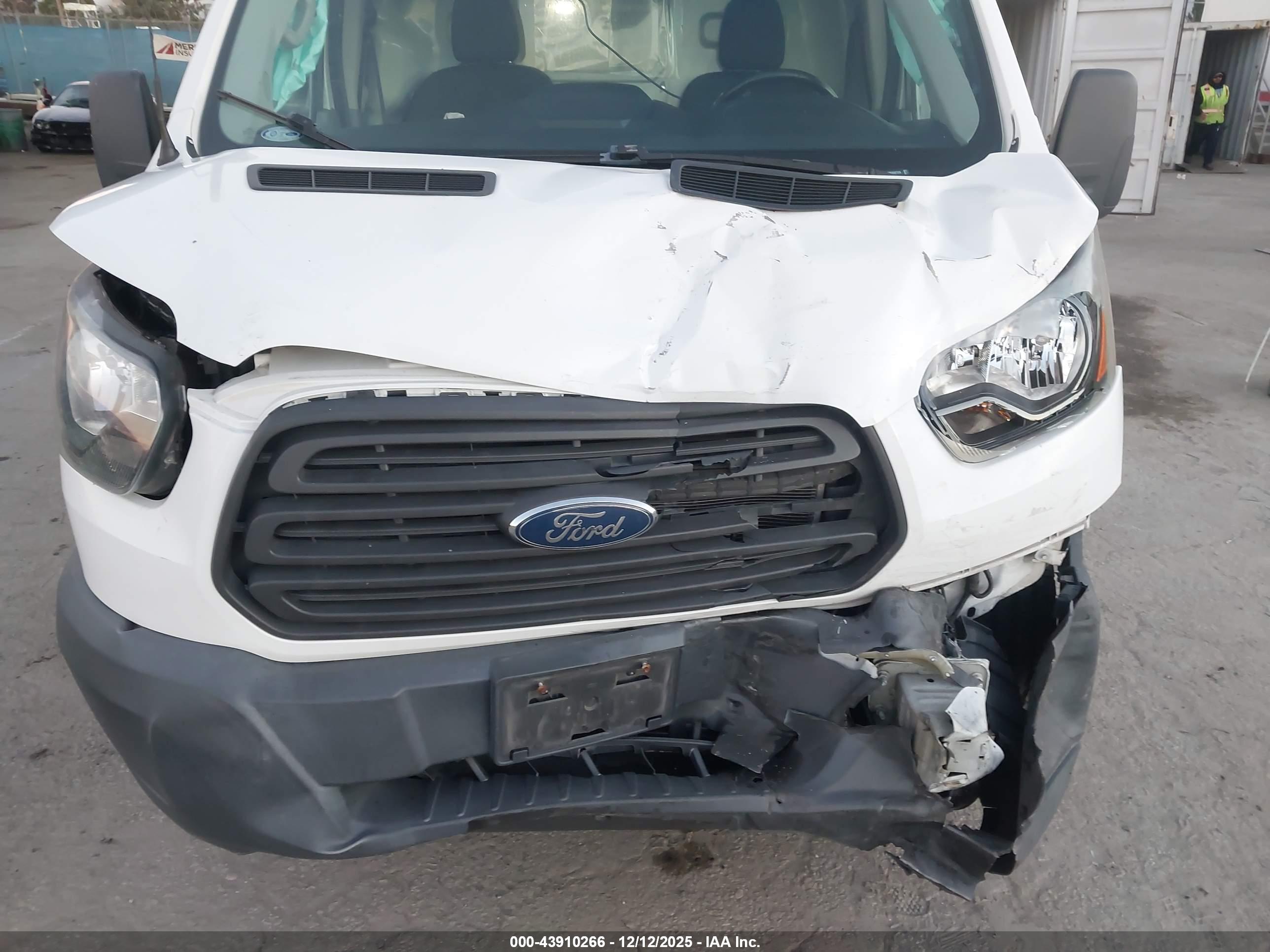 FORD TRANSIT-150 image 6