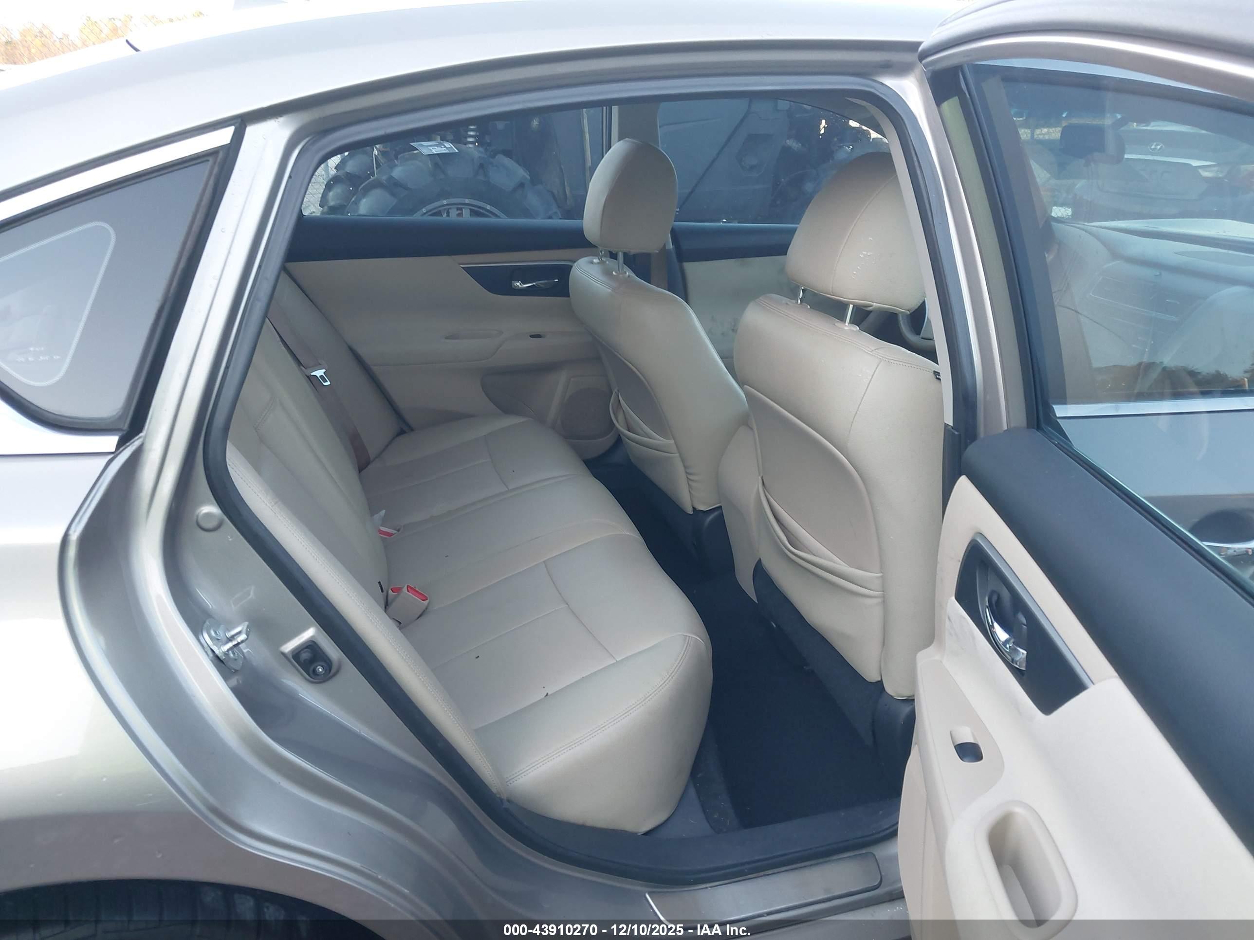 NISSAN ALTIMA image 8