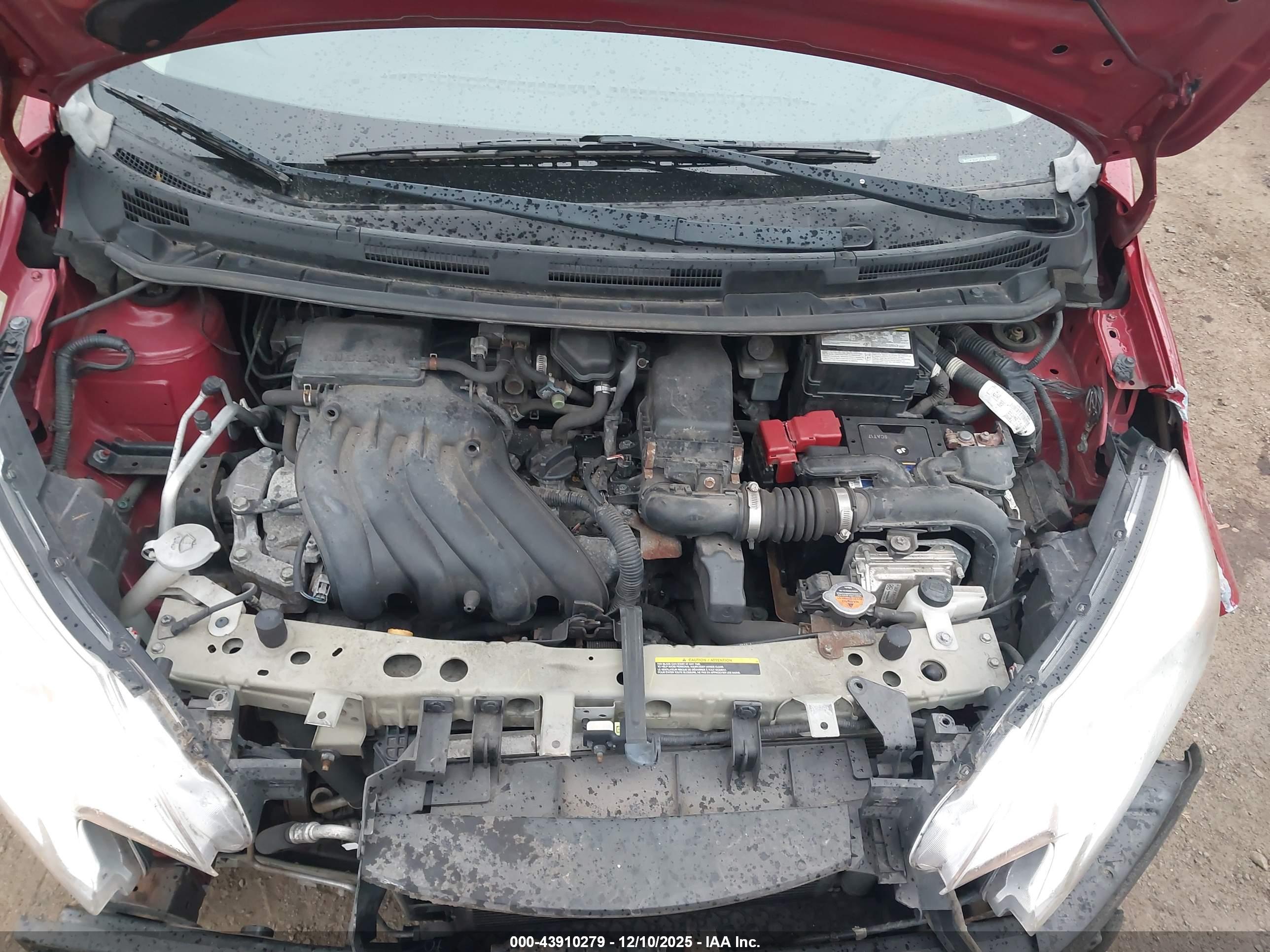 NISSAN VERSA image 10