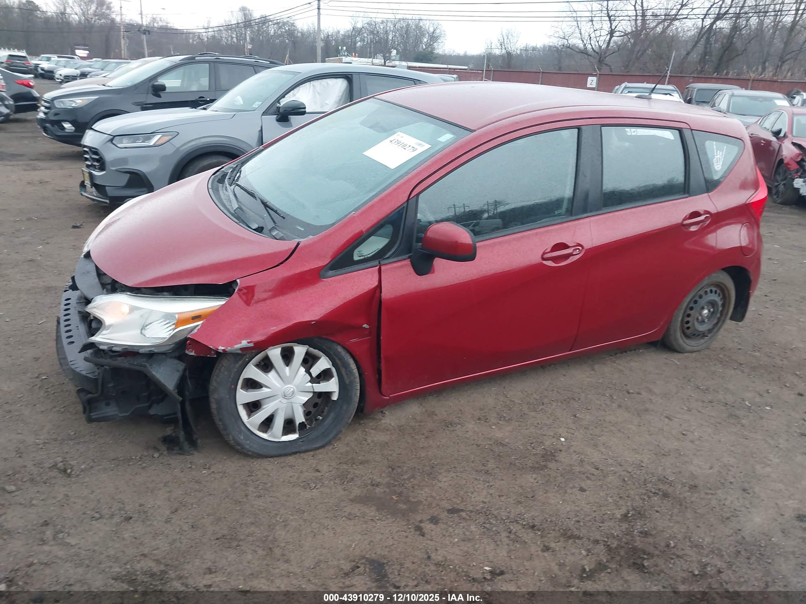 NISSAN VERSA image 6