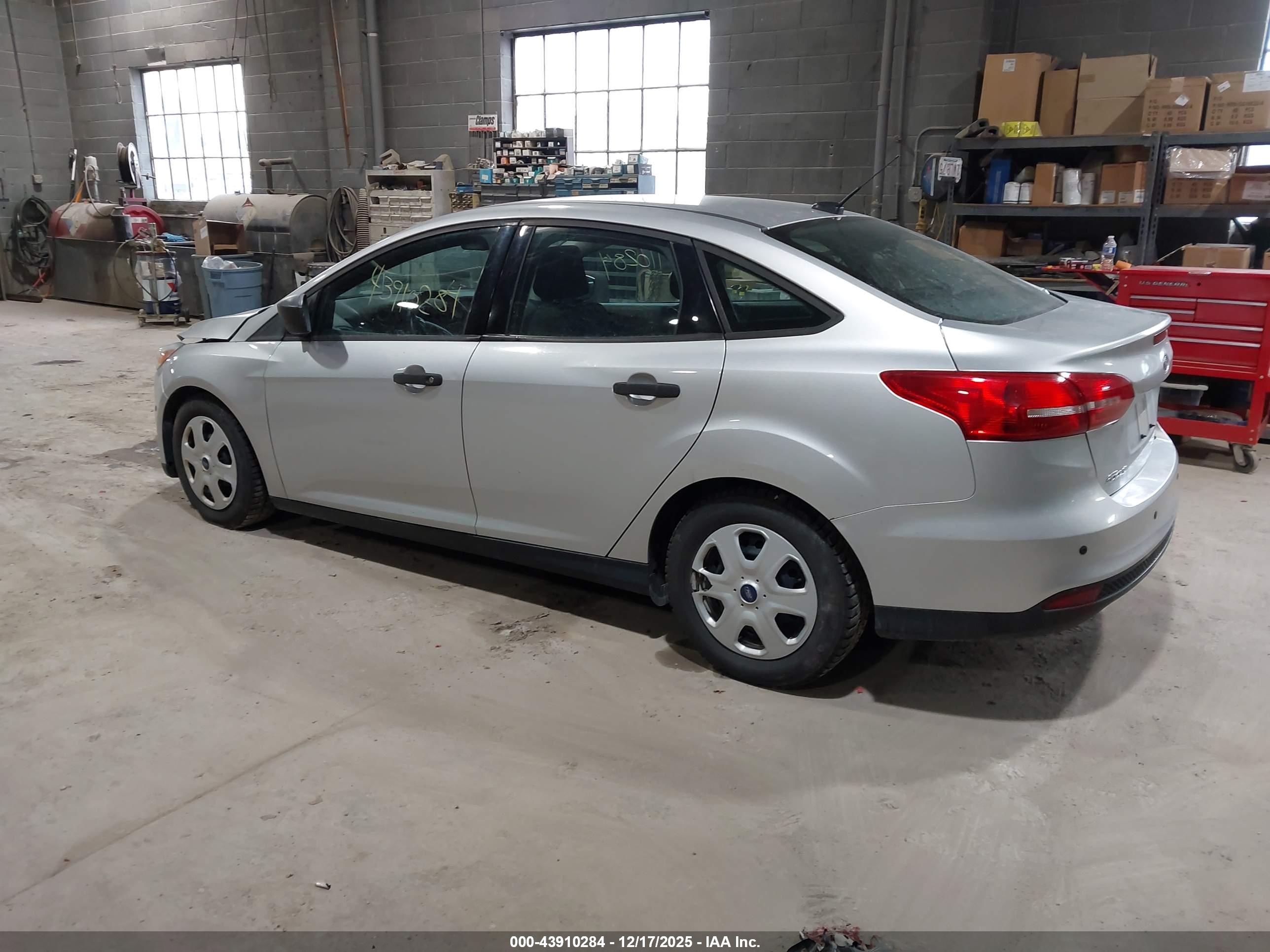FORD FOCUS image 3