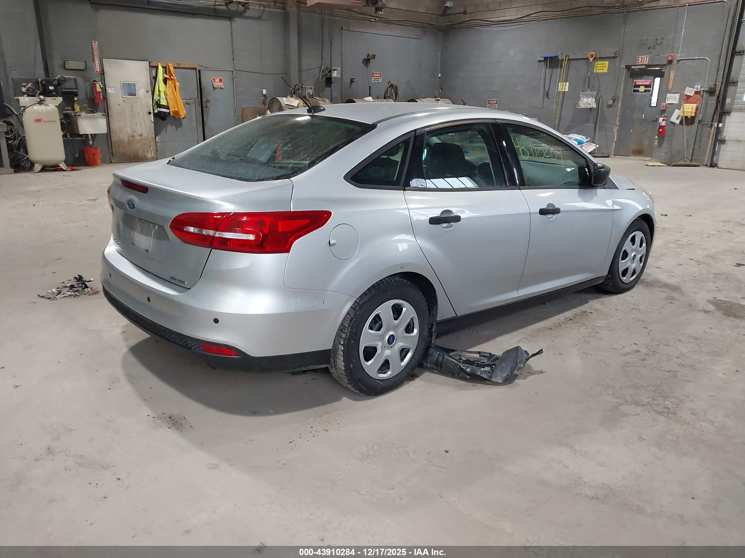 FORD FOCUS image 4