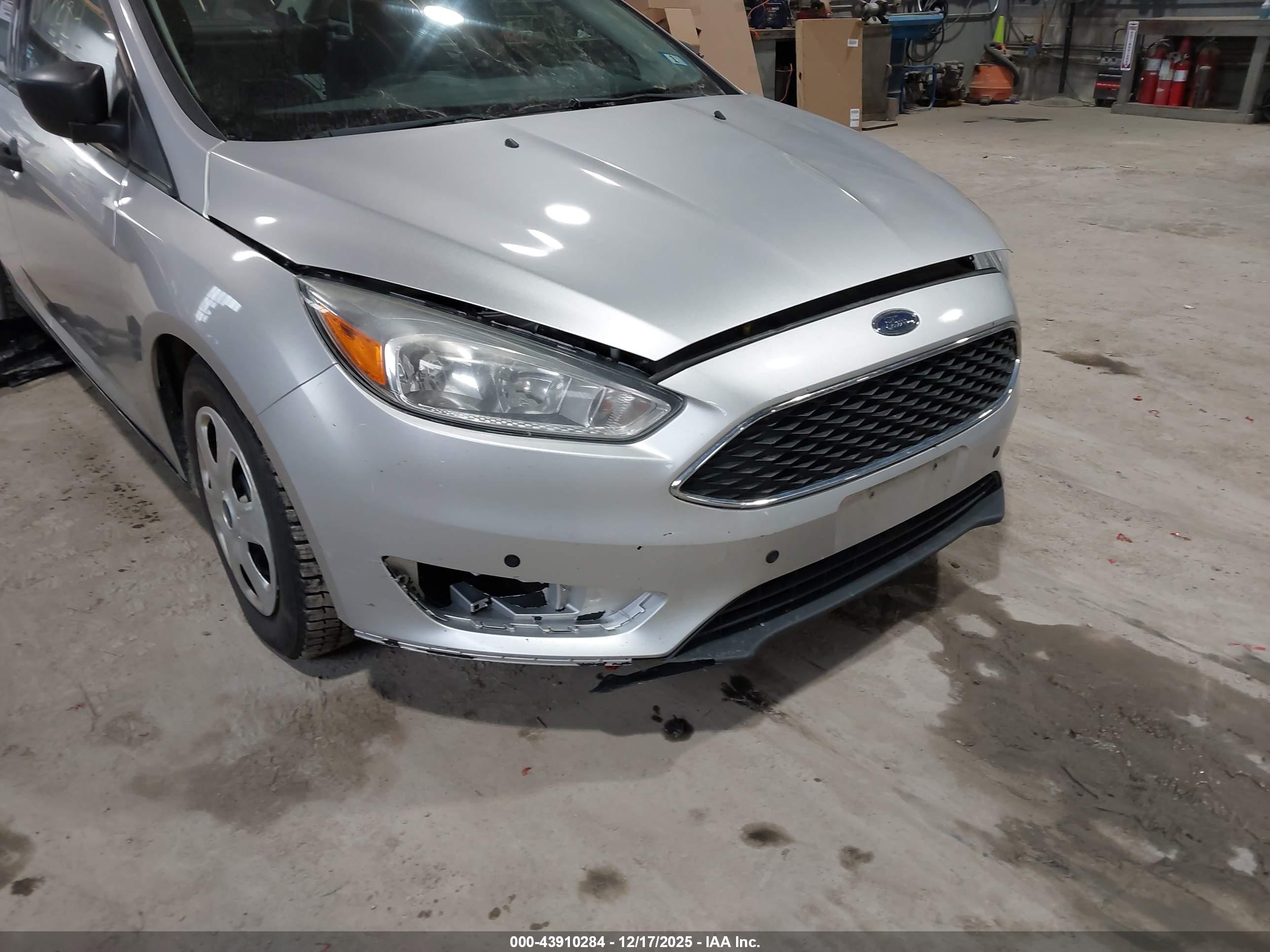 FORD FOCUS image 6