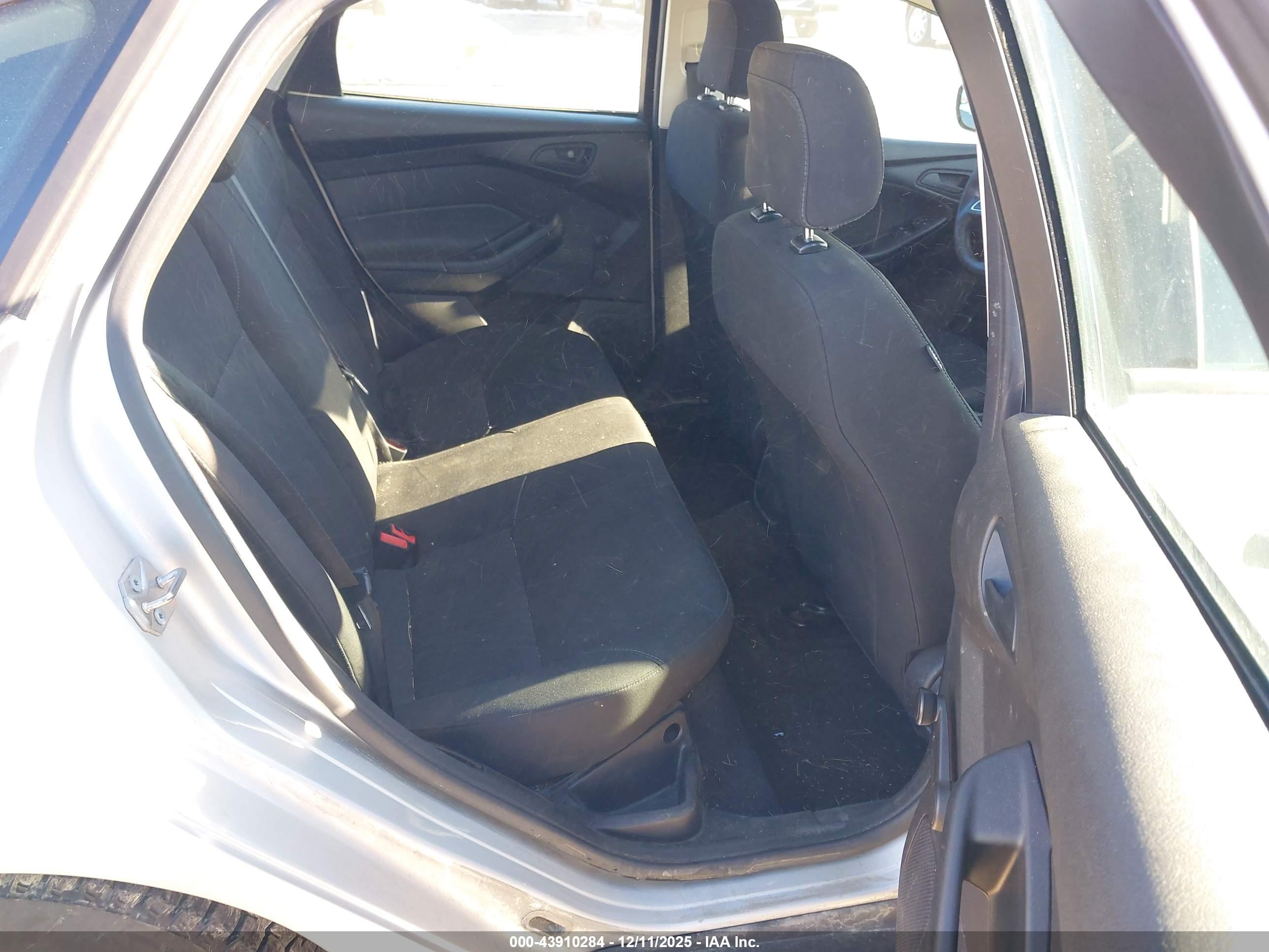 FORD FOCUS image 8