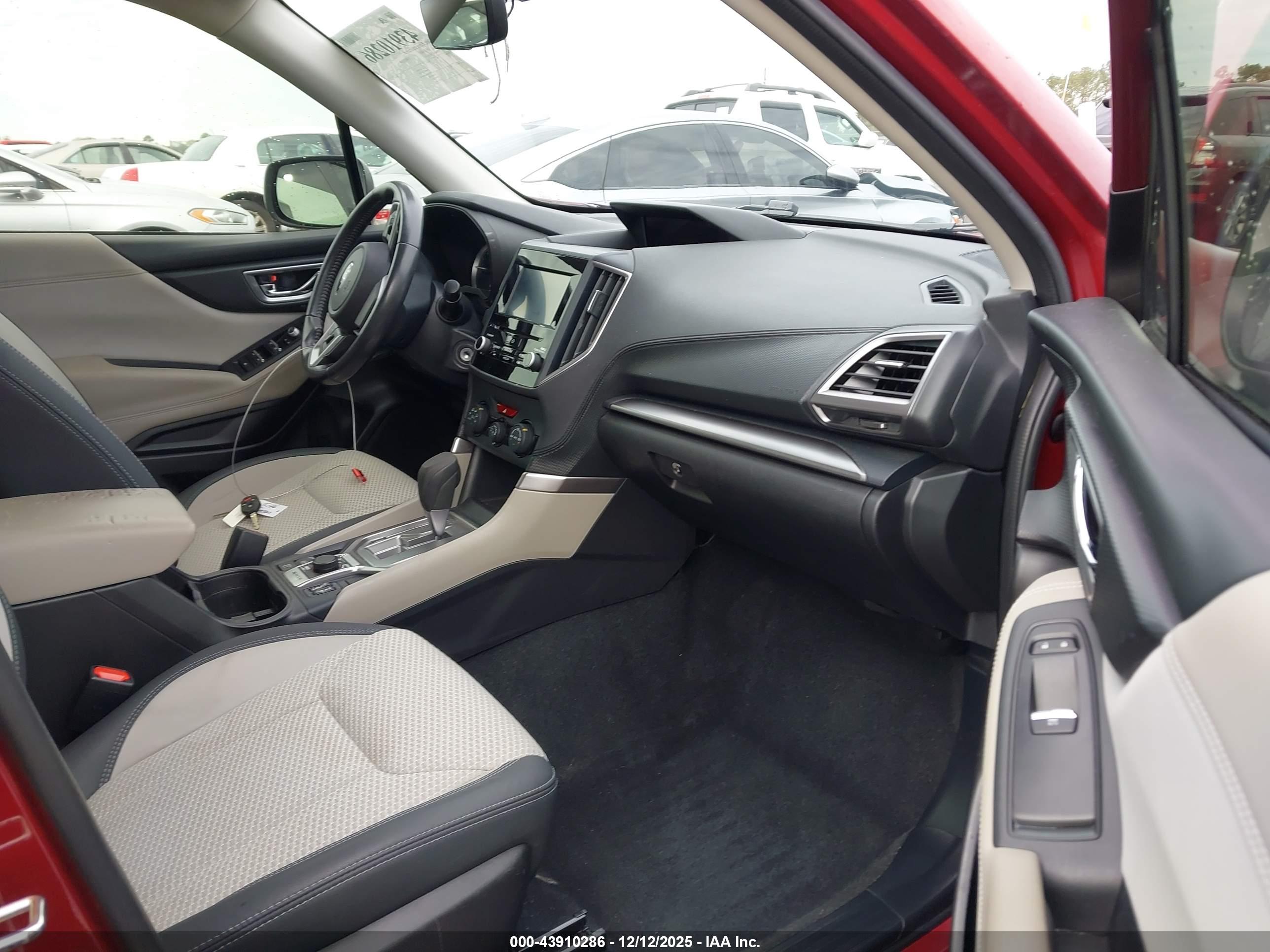 SUBARU FORESTER image 5