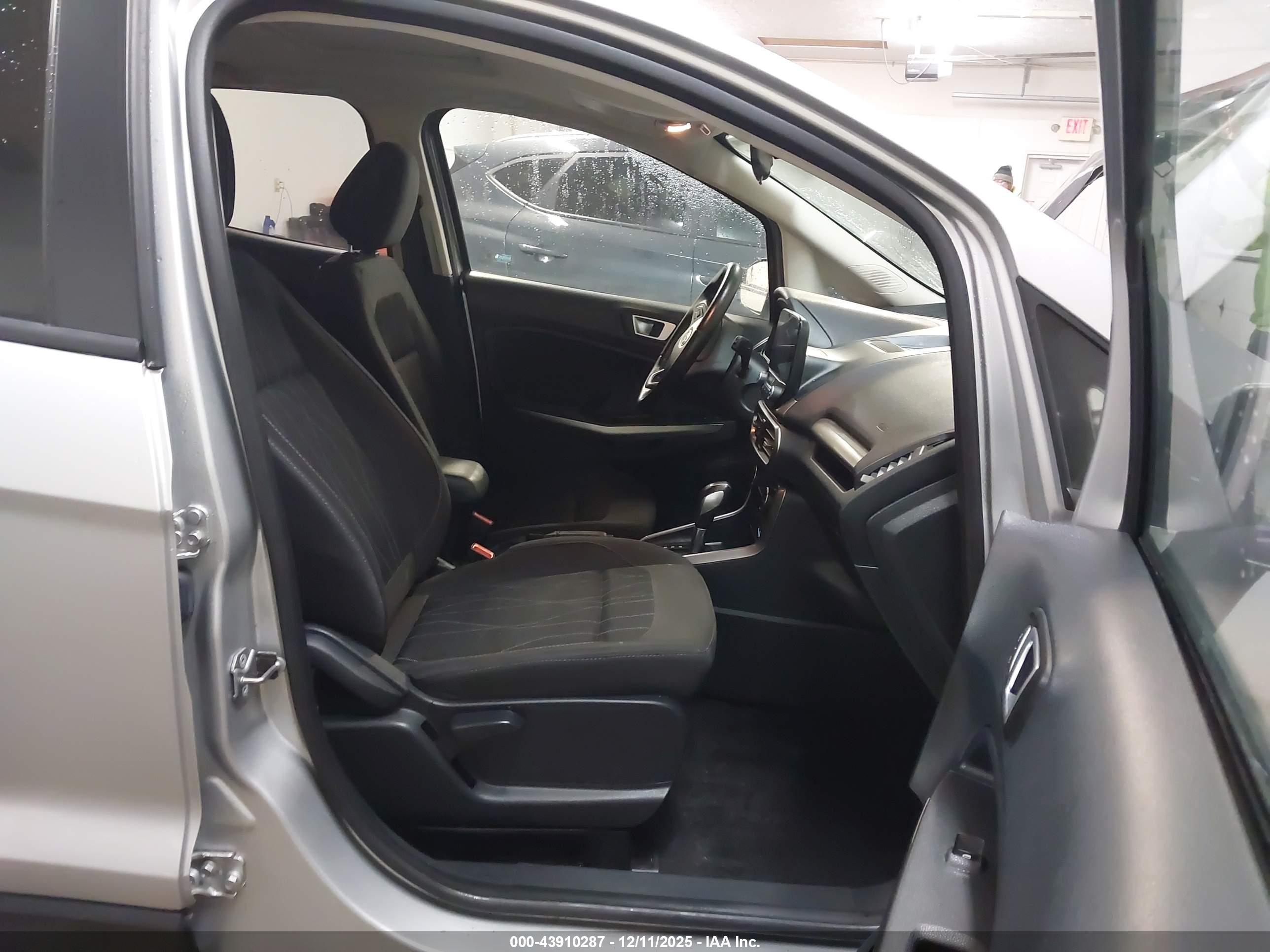 FORD ECOSPORT image 5
