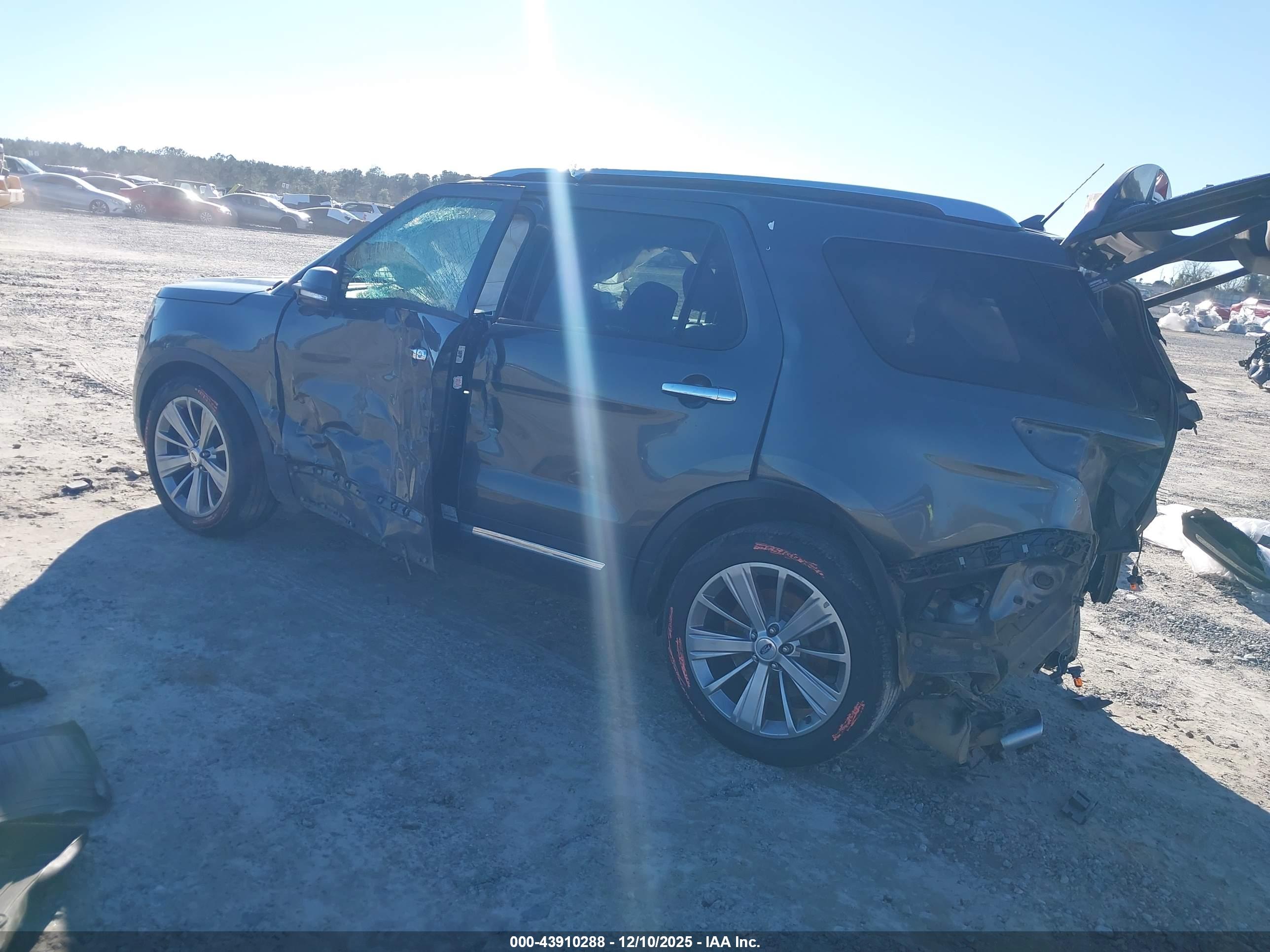 FORD EXPLORER image 3