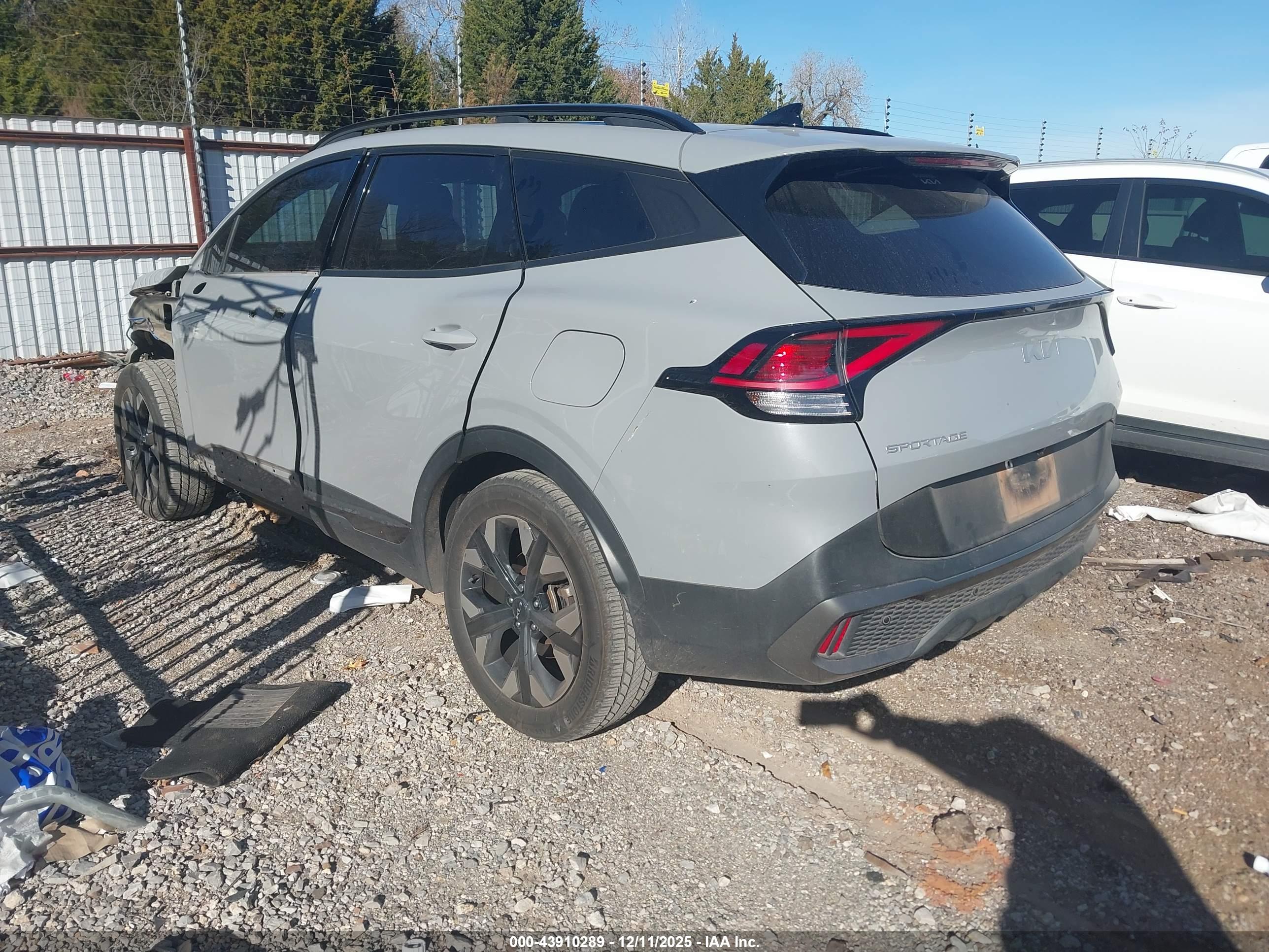 KIA SPORTAGE image 3