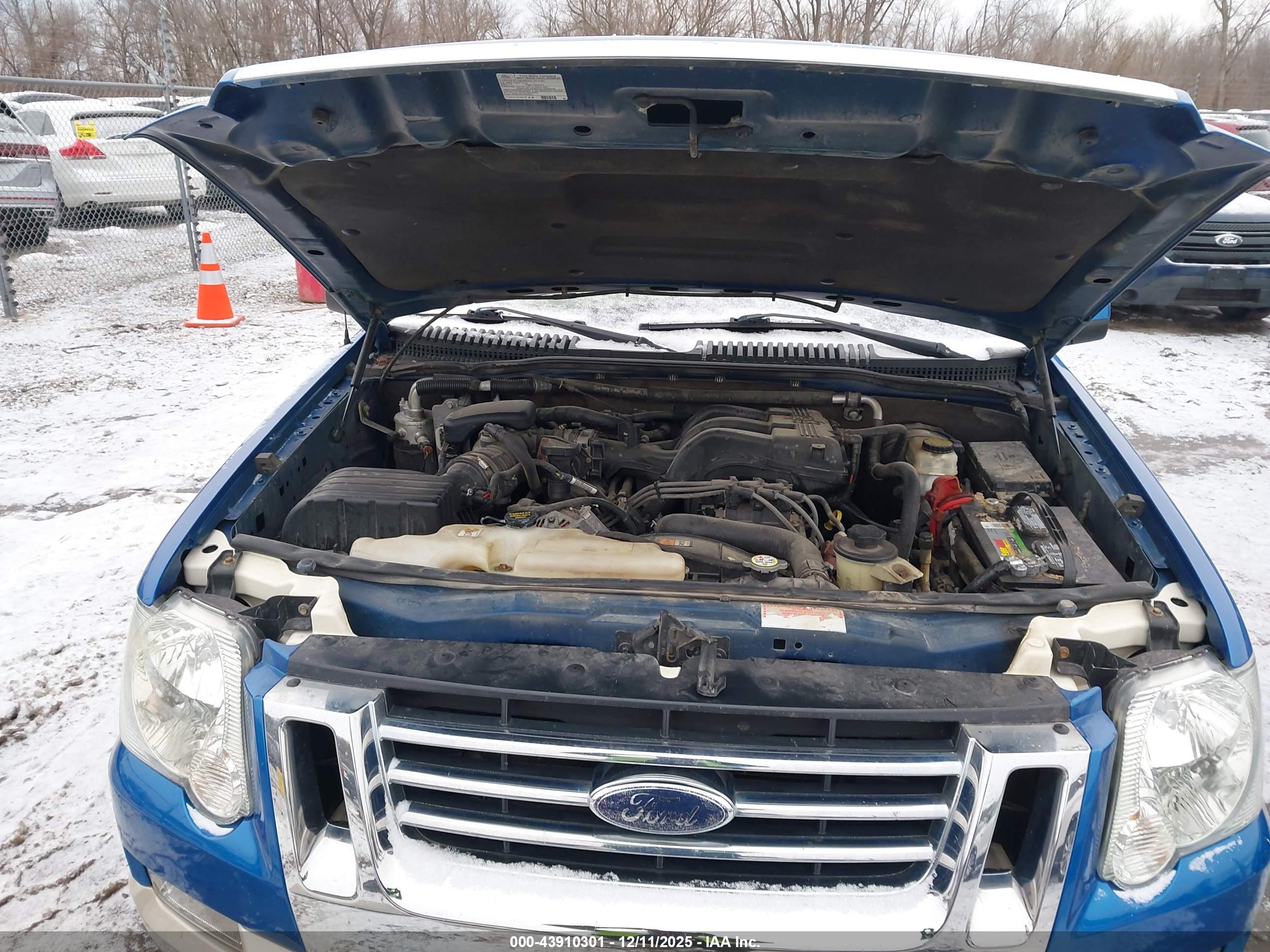 FORD EXPLORER image 10