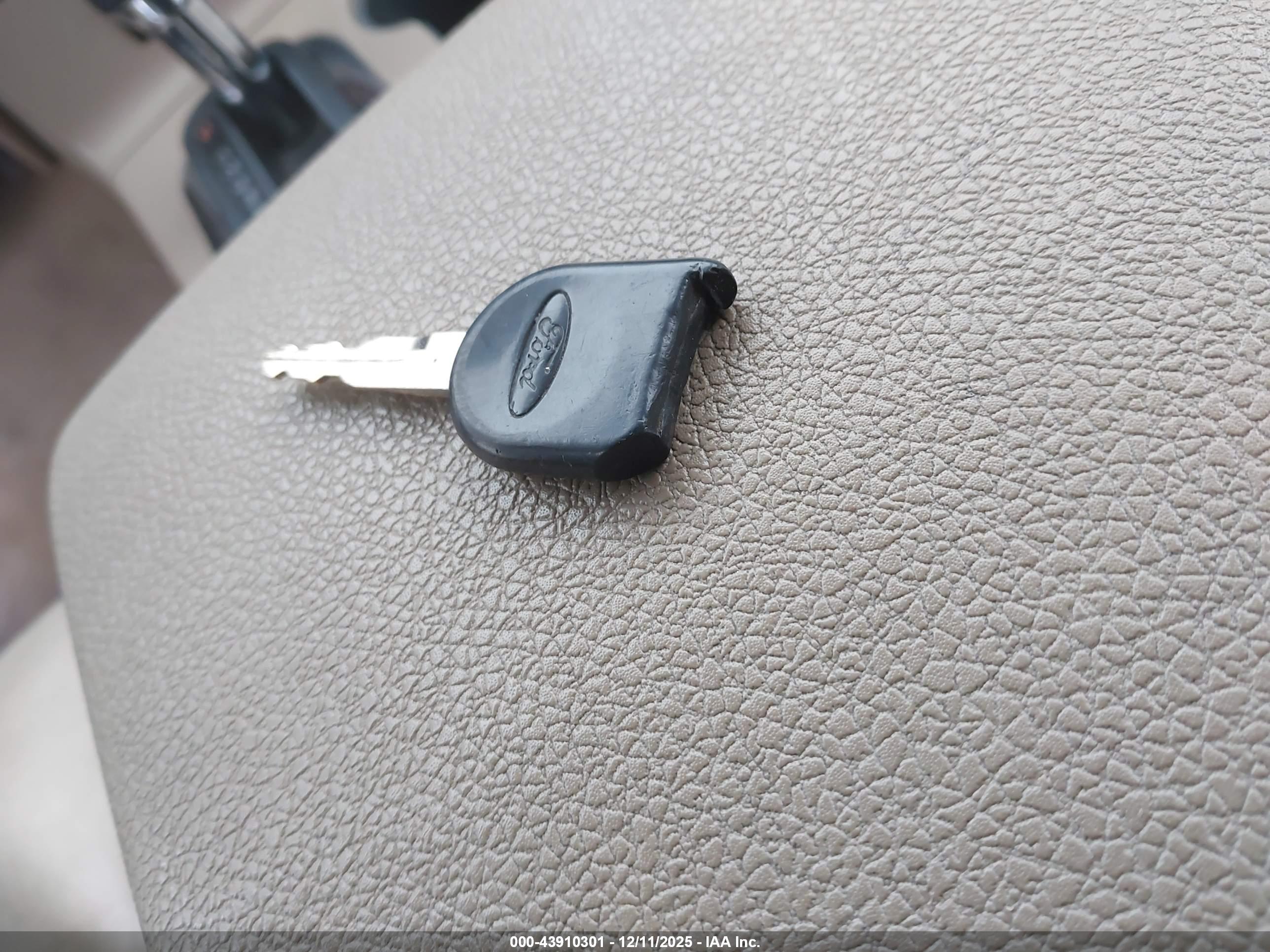 FORD EXPLORER image 11