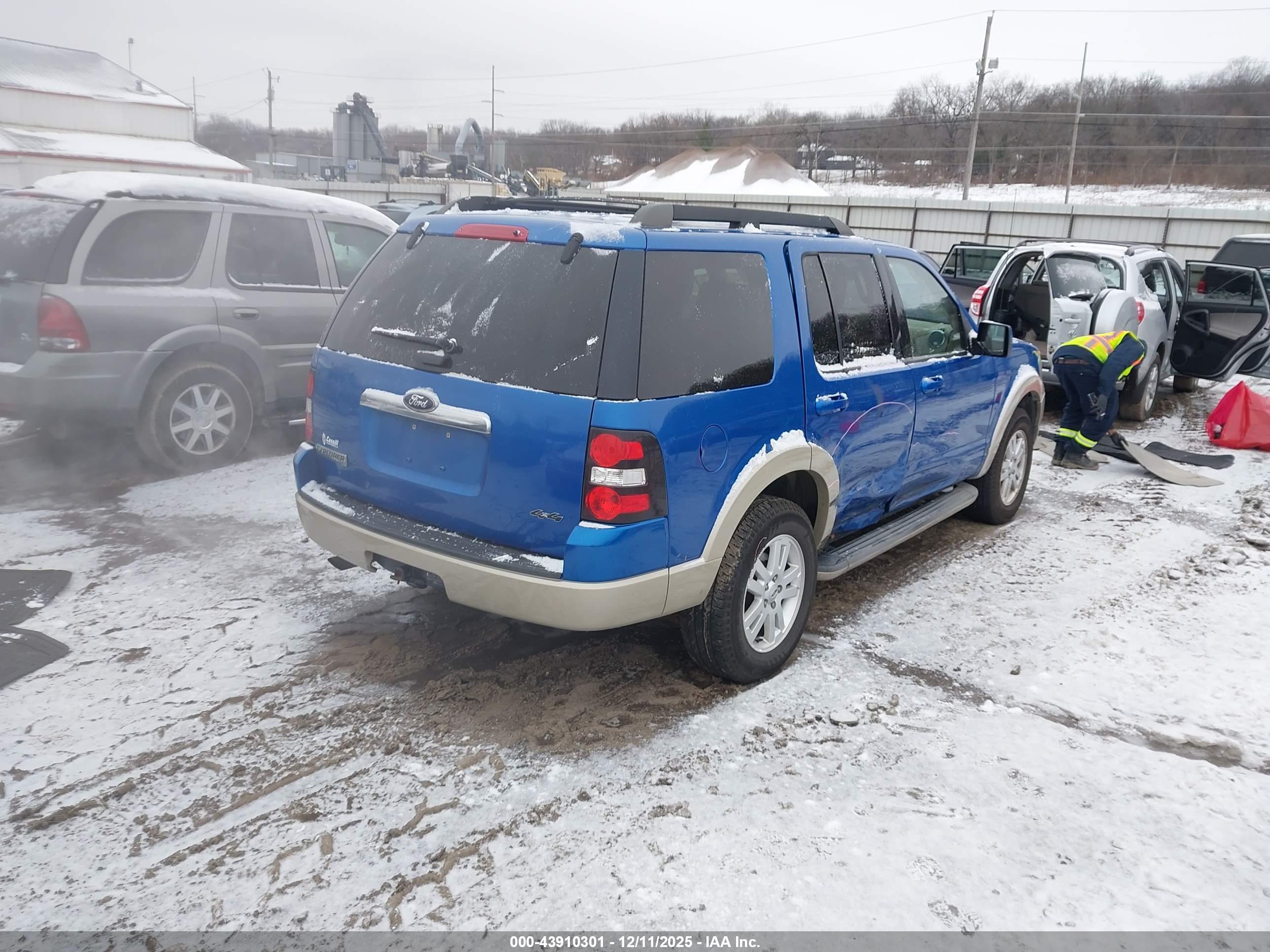 FORD EXPLORER image 4