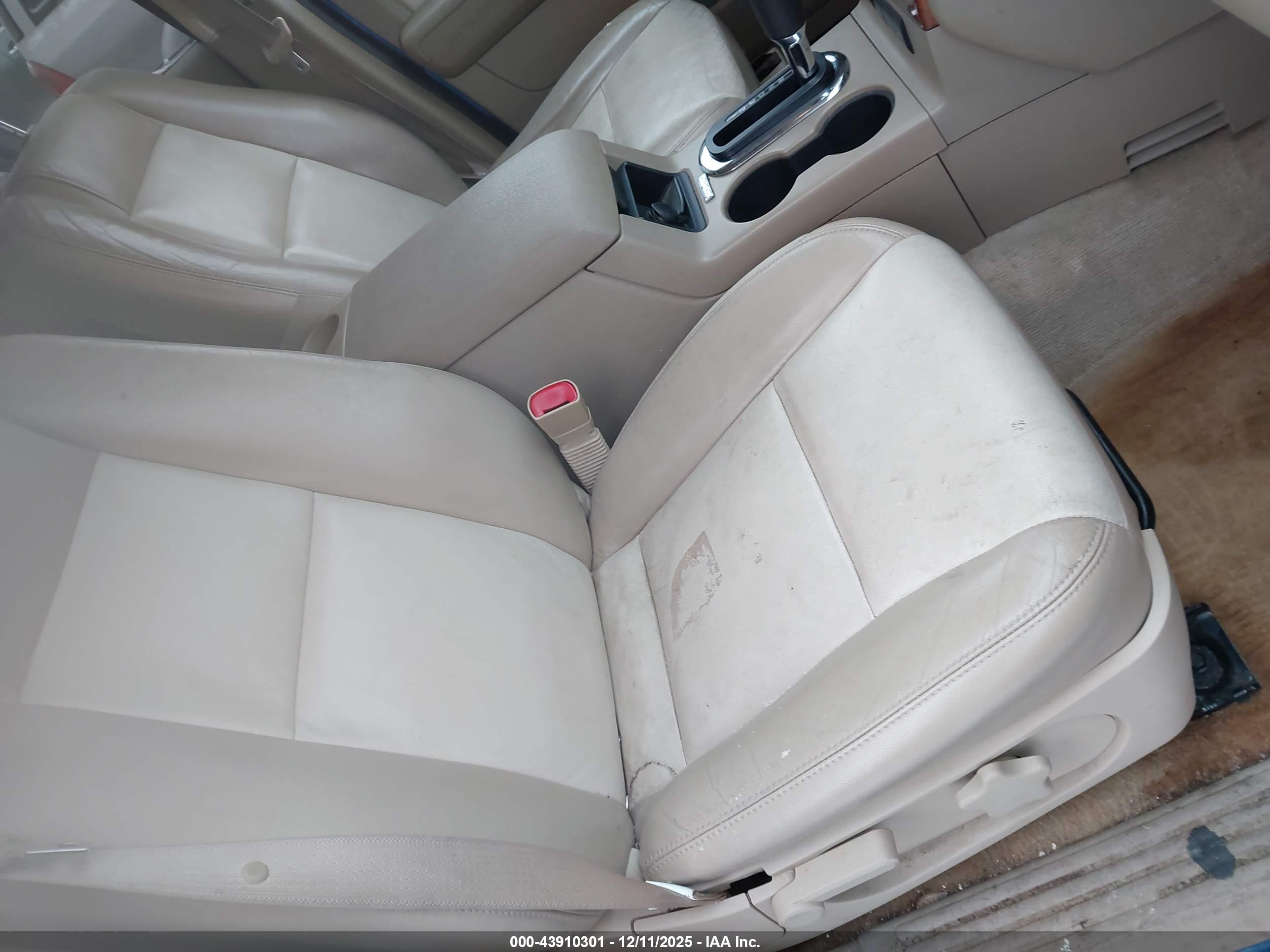 FORD EXPLORER image 5