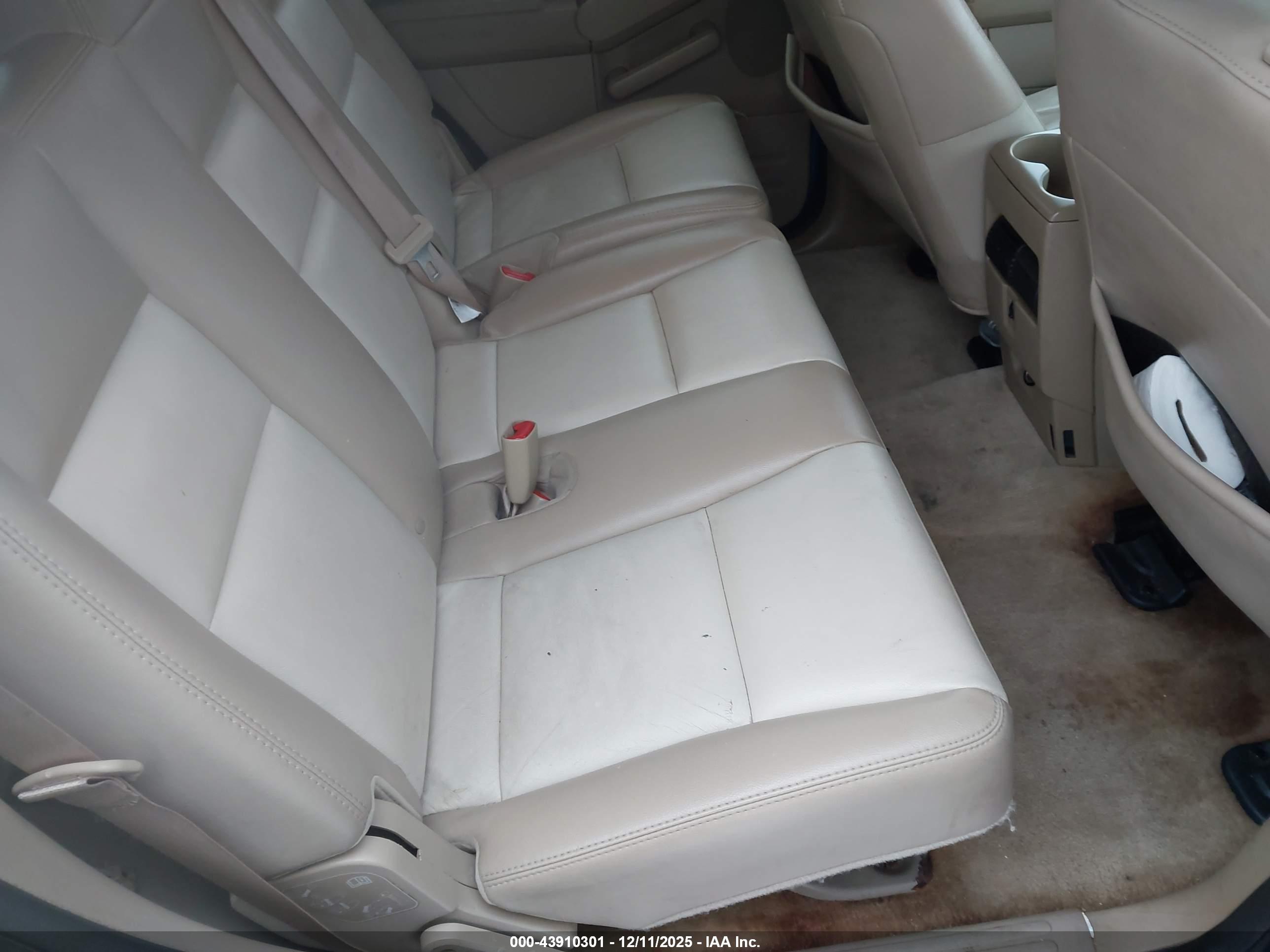 FORD EXPLORER image 8
