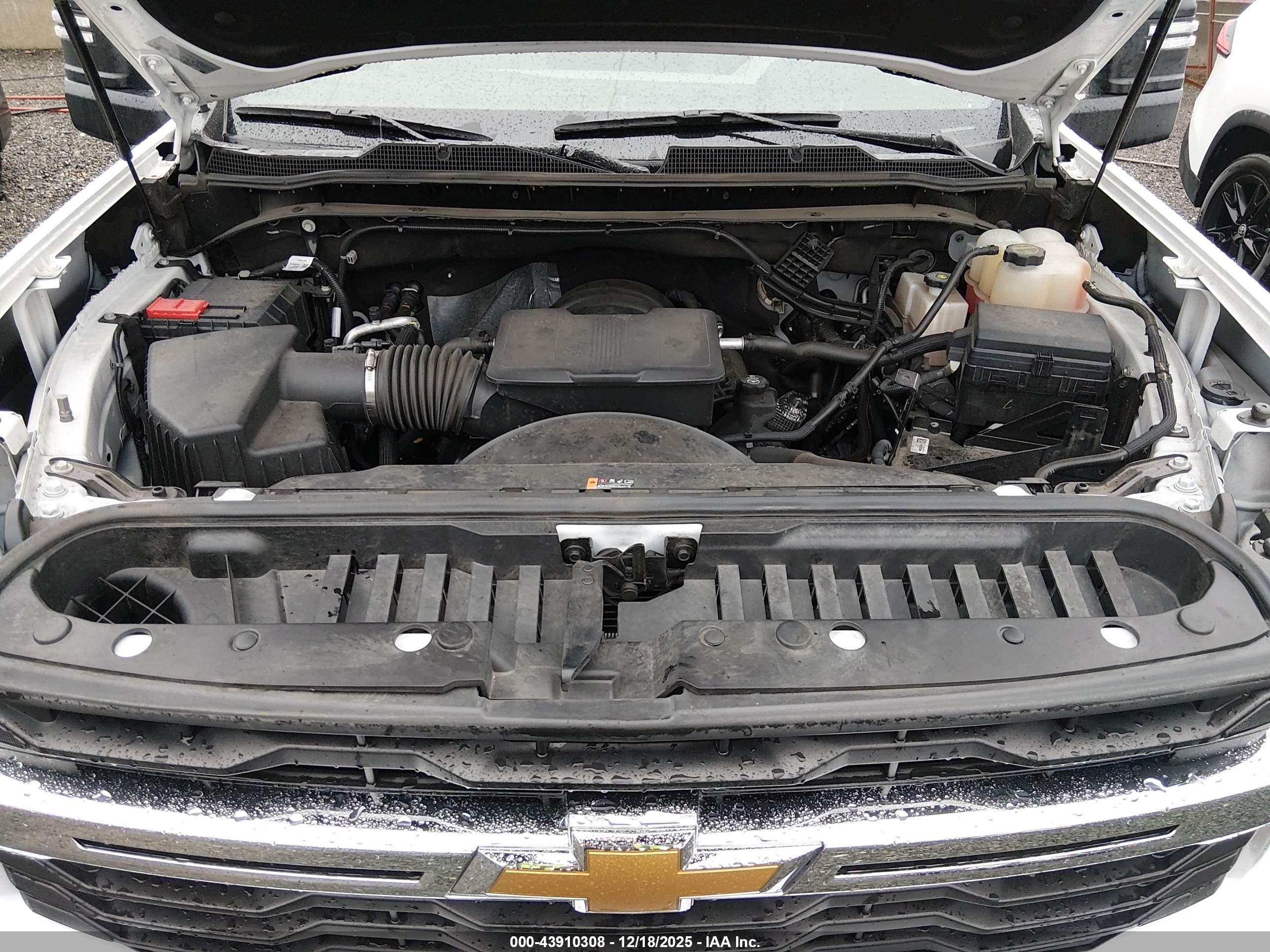 CHEVROLET SILVERADO image 10