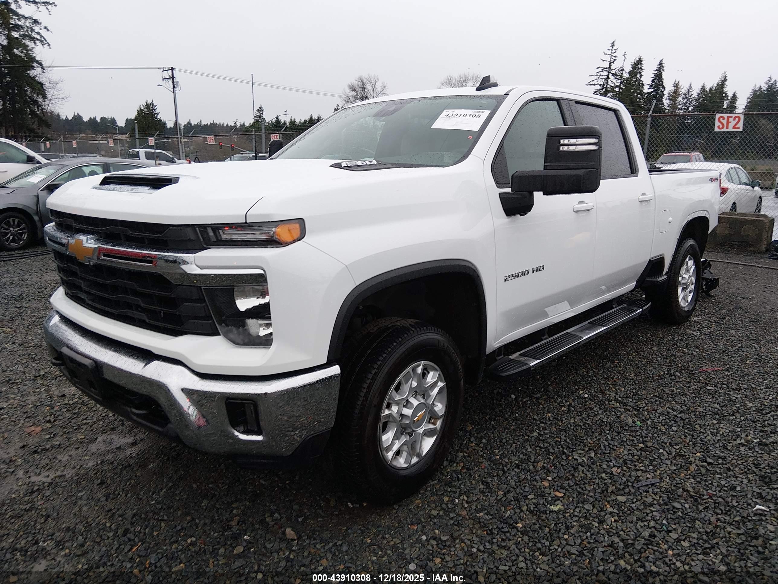 CHEVROLET SILVERADO image 2