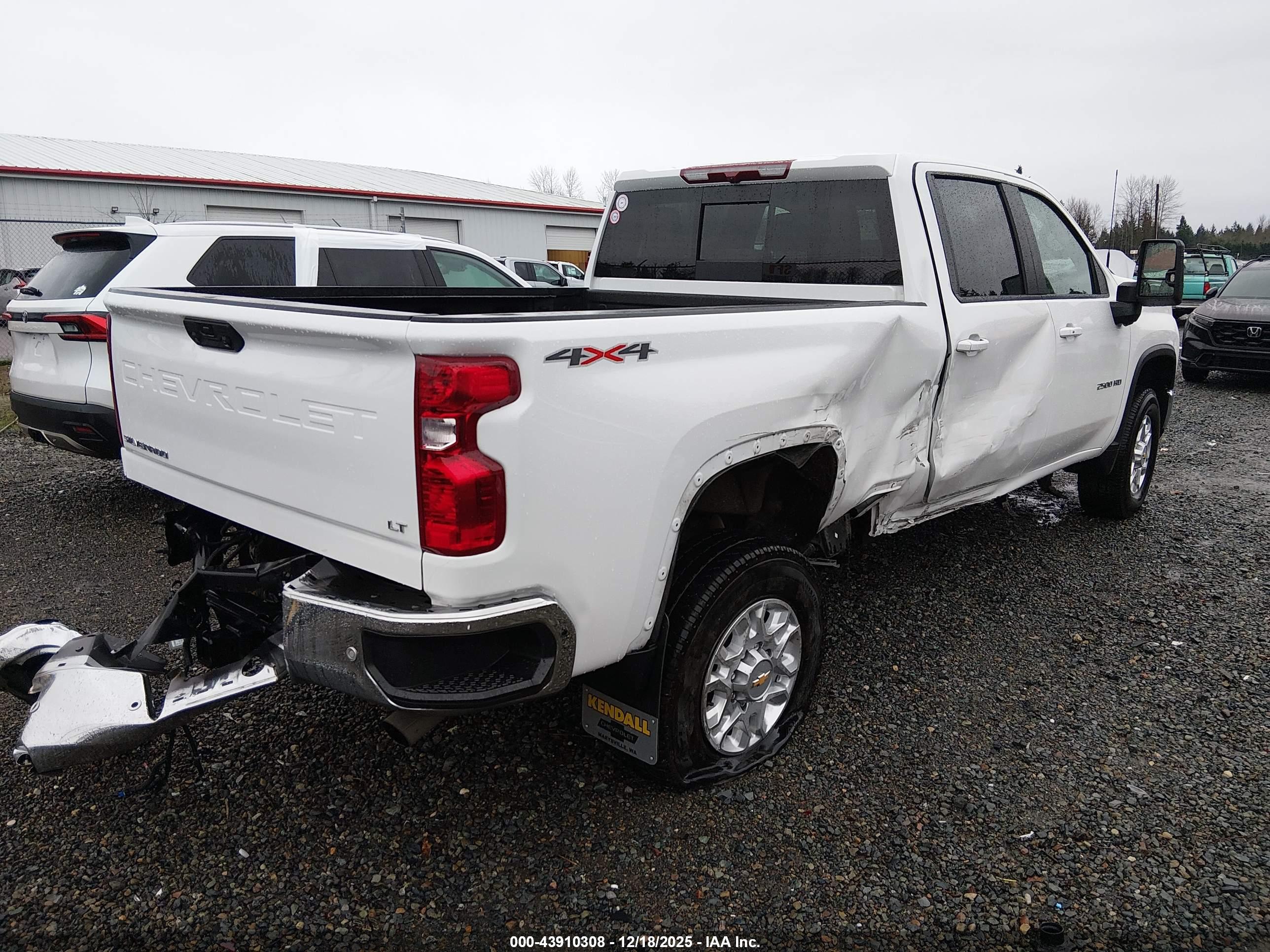 CHEVROLET SILVERADO image 4