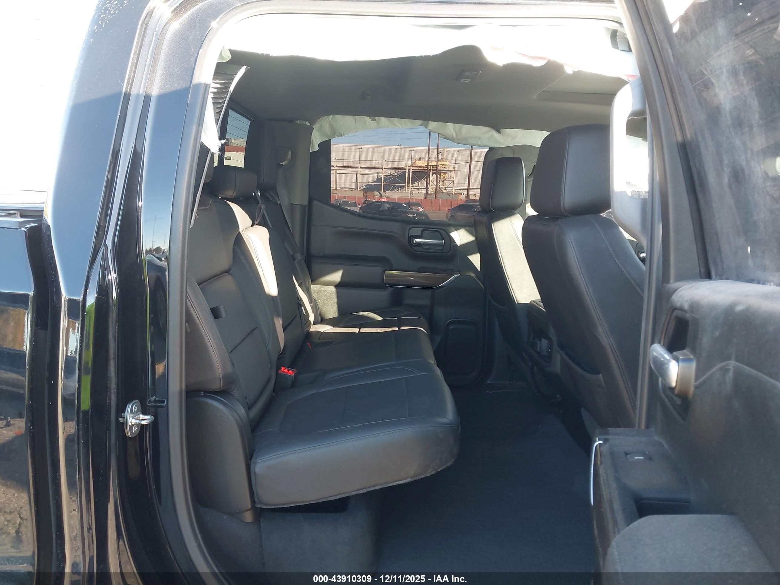 CHEVROLET SILVERADO image 8