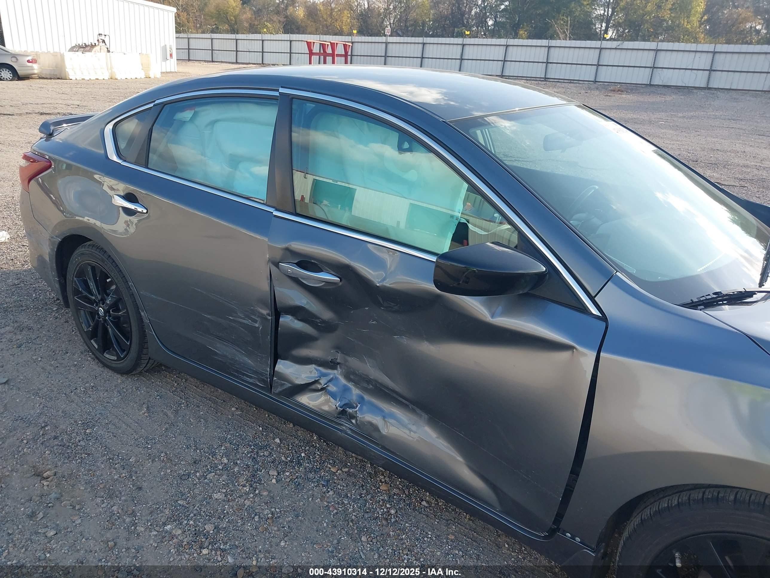NISSAN ALTIMA image 6