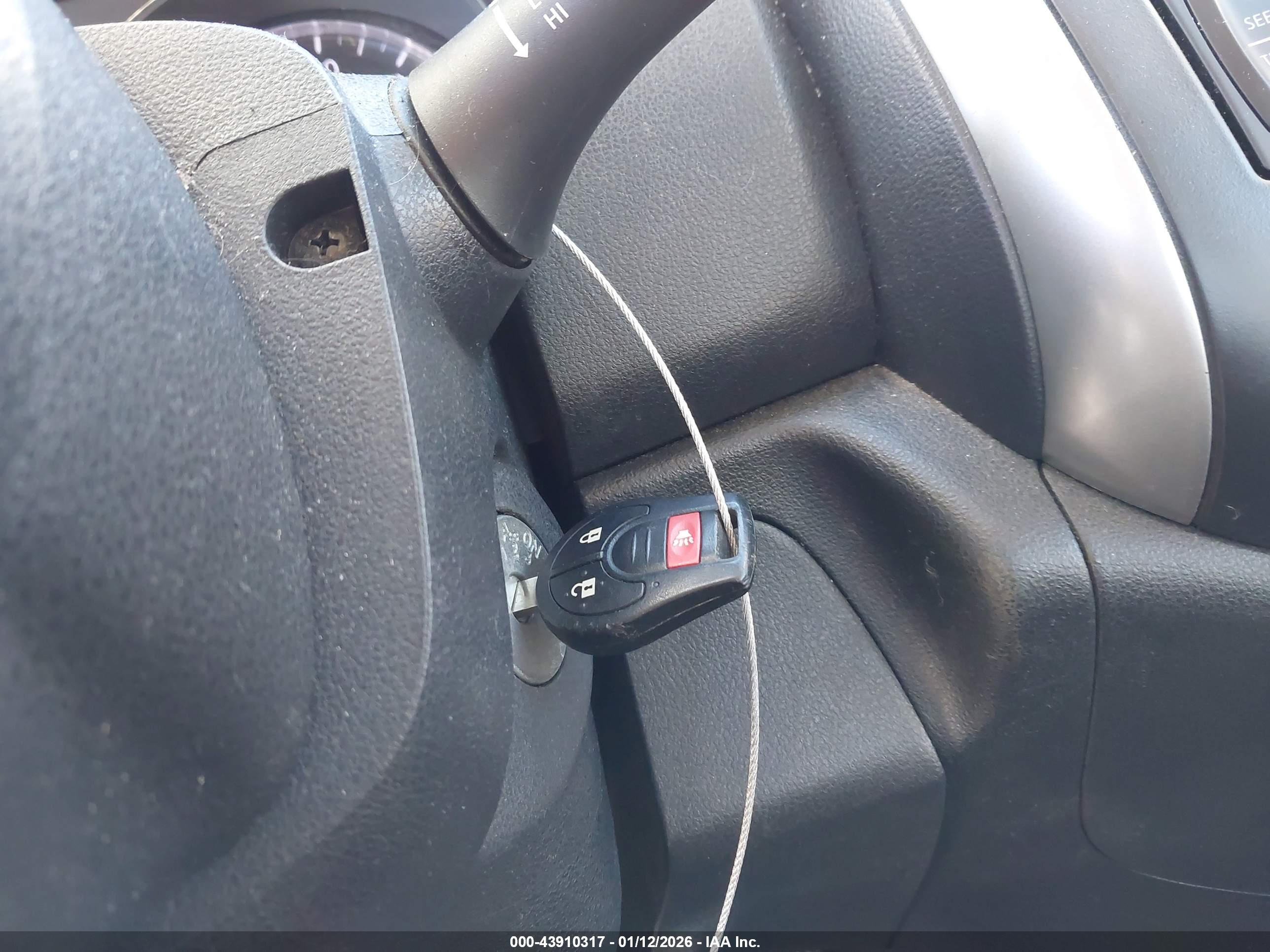 NISSAN VERSA image 11
