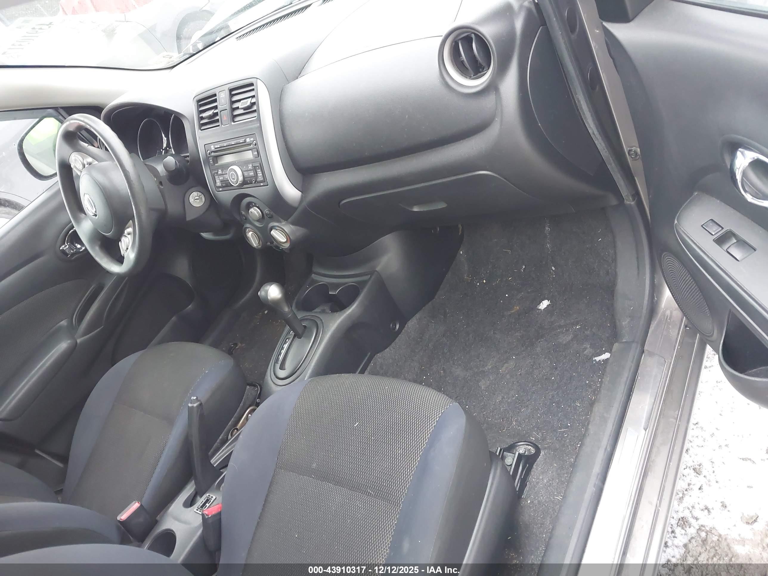 NISSAN VERSA image 5